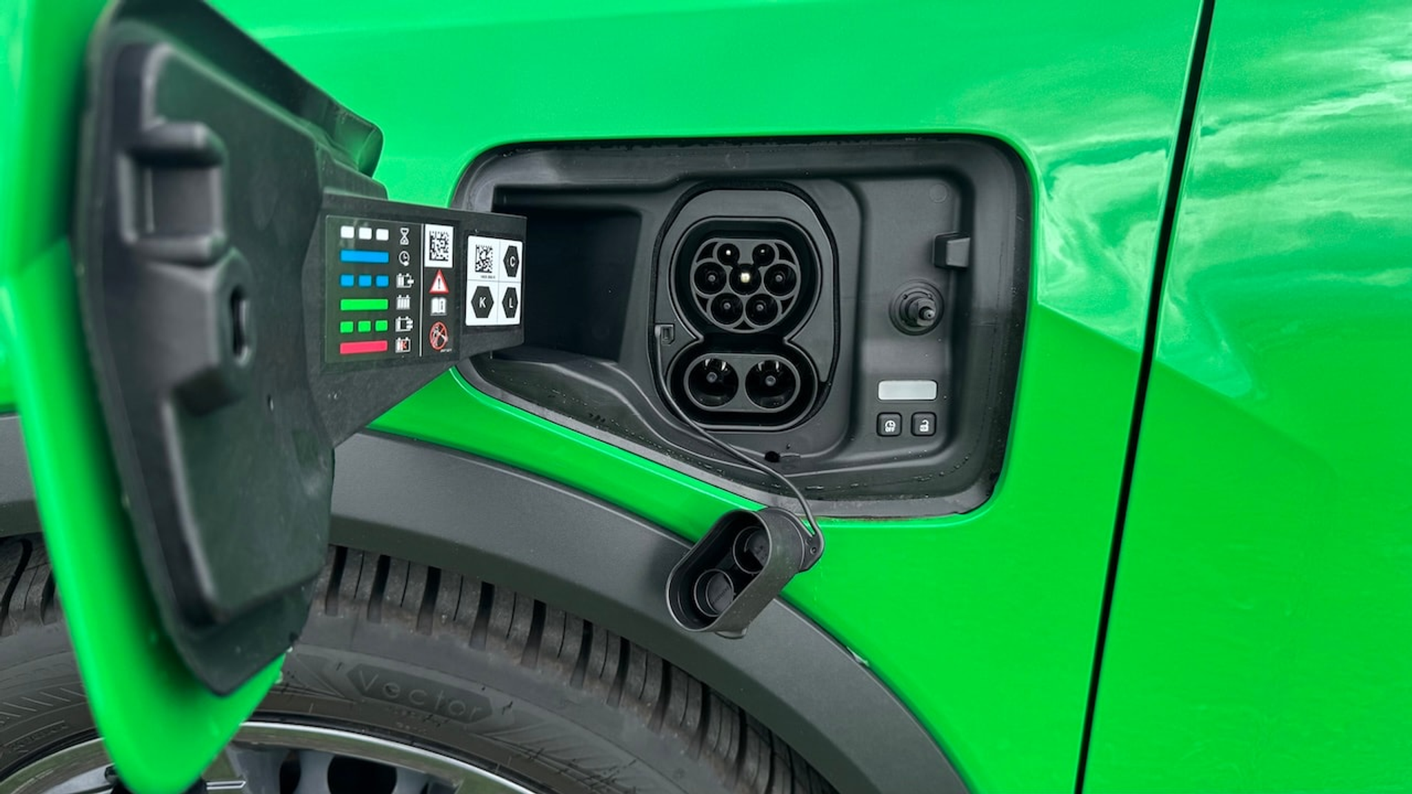 listing desktop thumbnail image 4