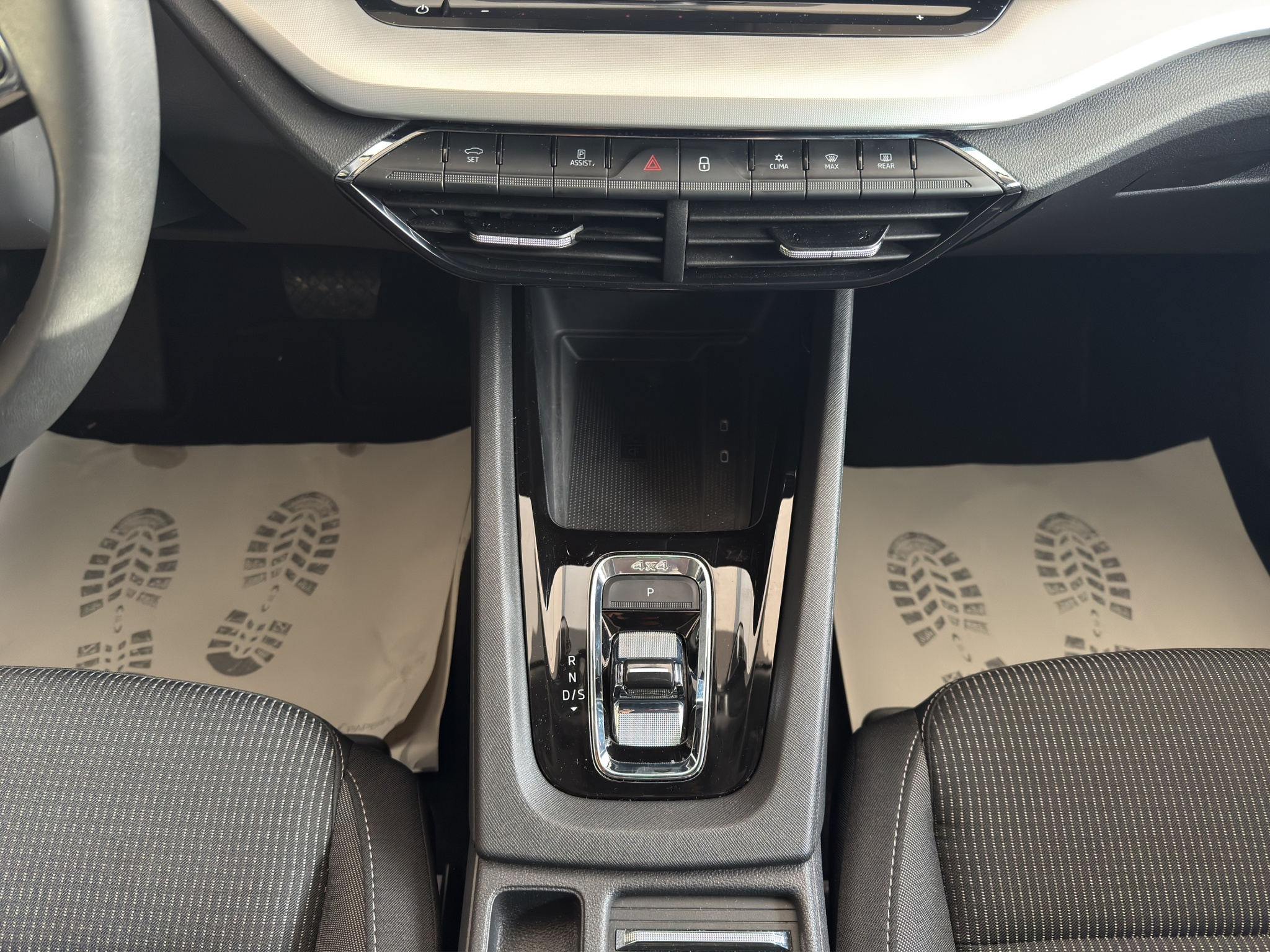 listing desktop thumbnail image 10