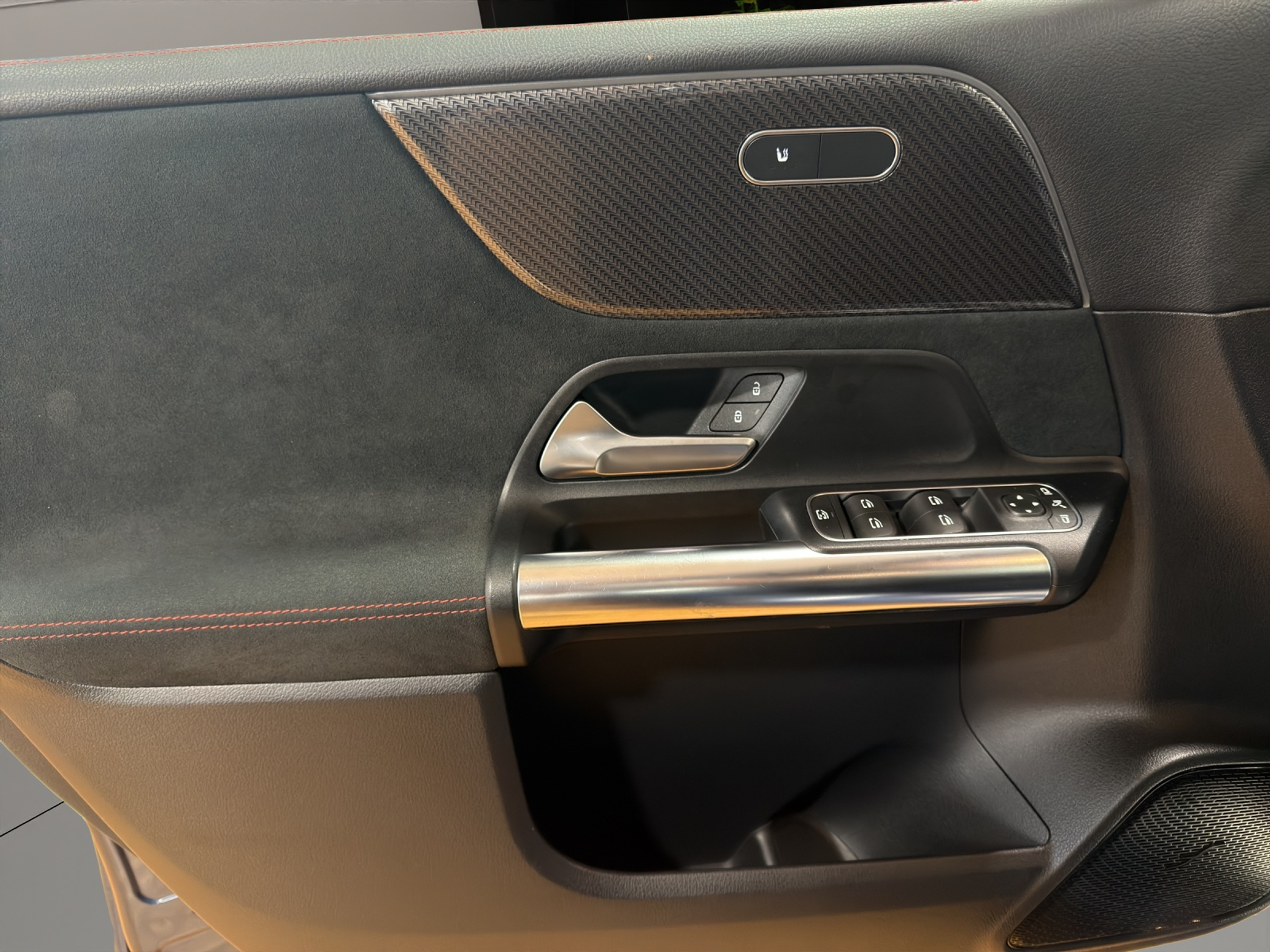 listing desktop thumbnail image 5