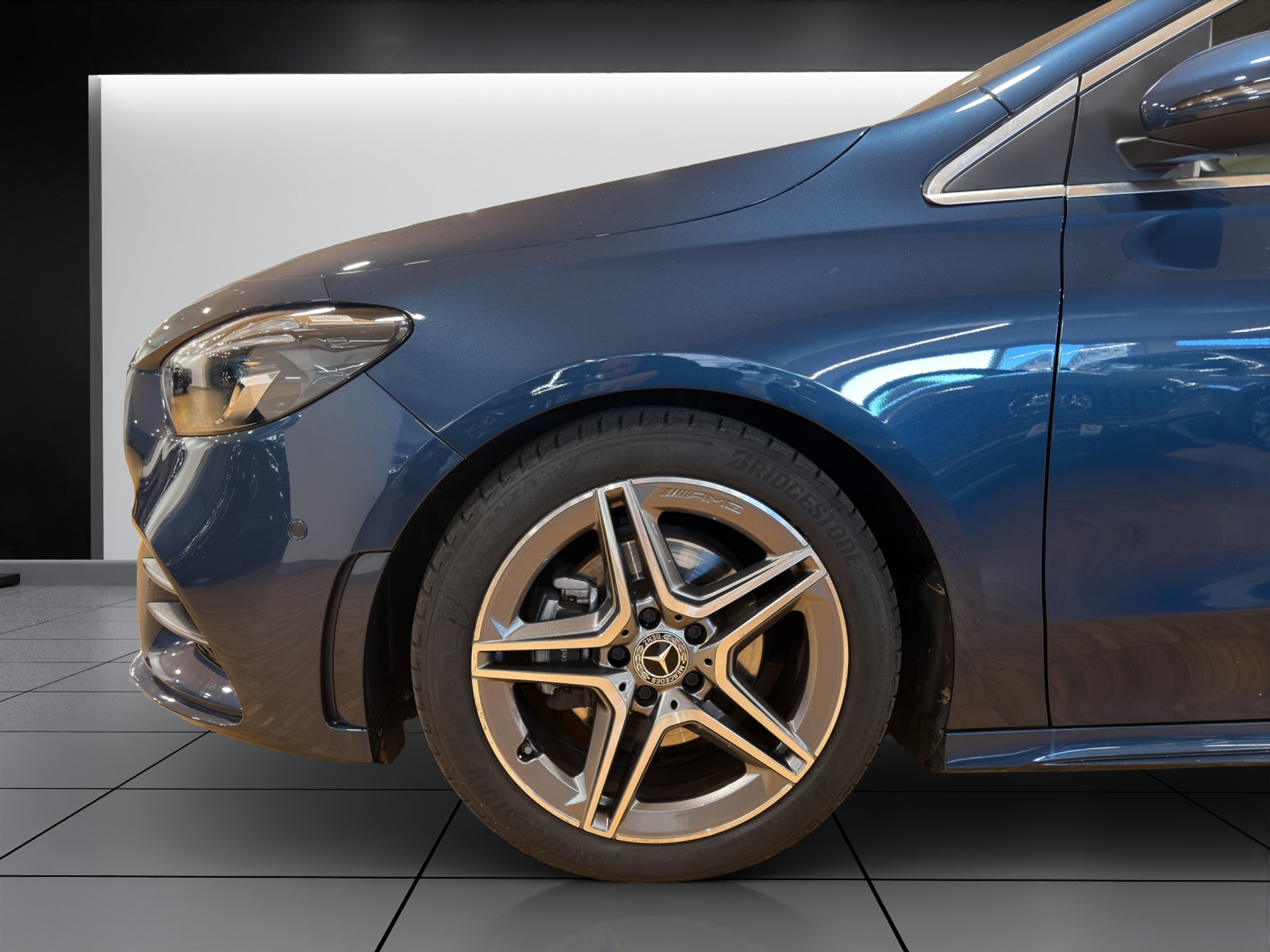 listing desktop thumbnail image 6