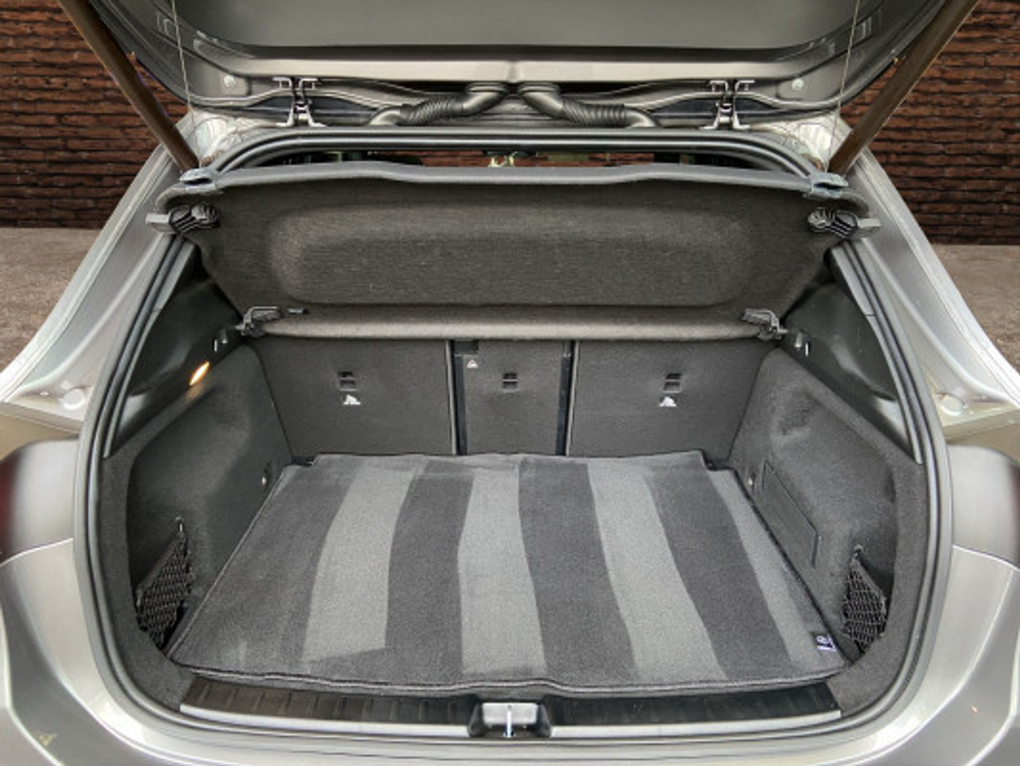 listing desktop thumbnail image 6