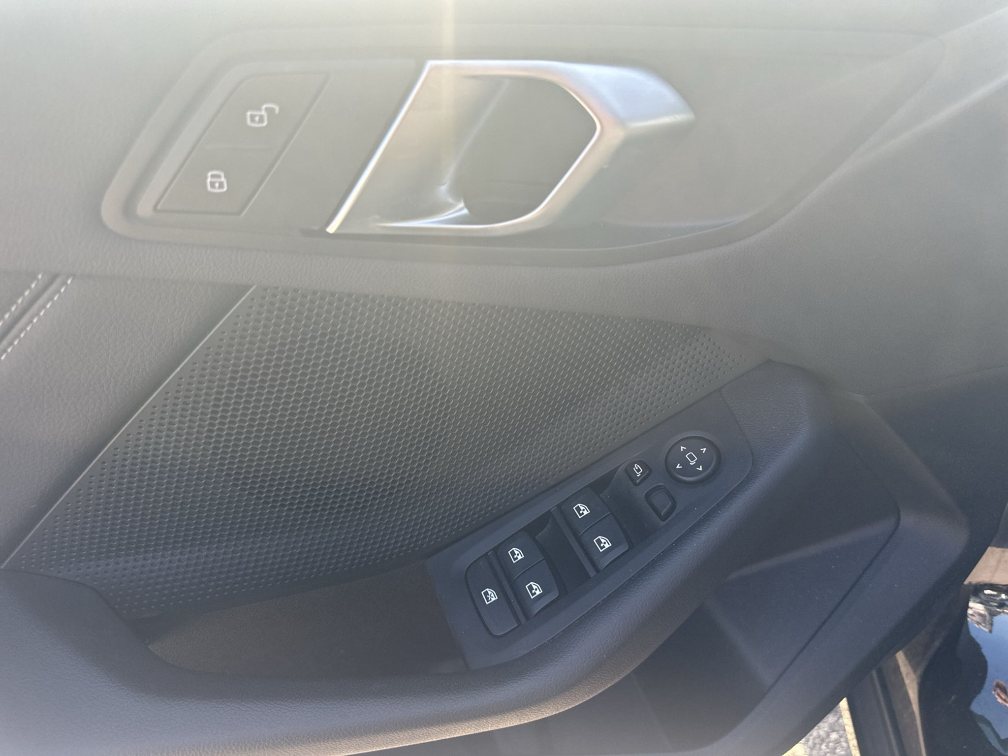 listing desktop thumbnail image 16