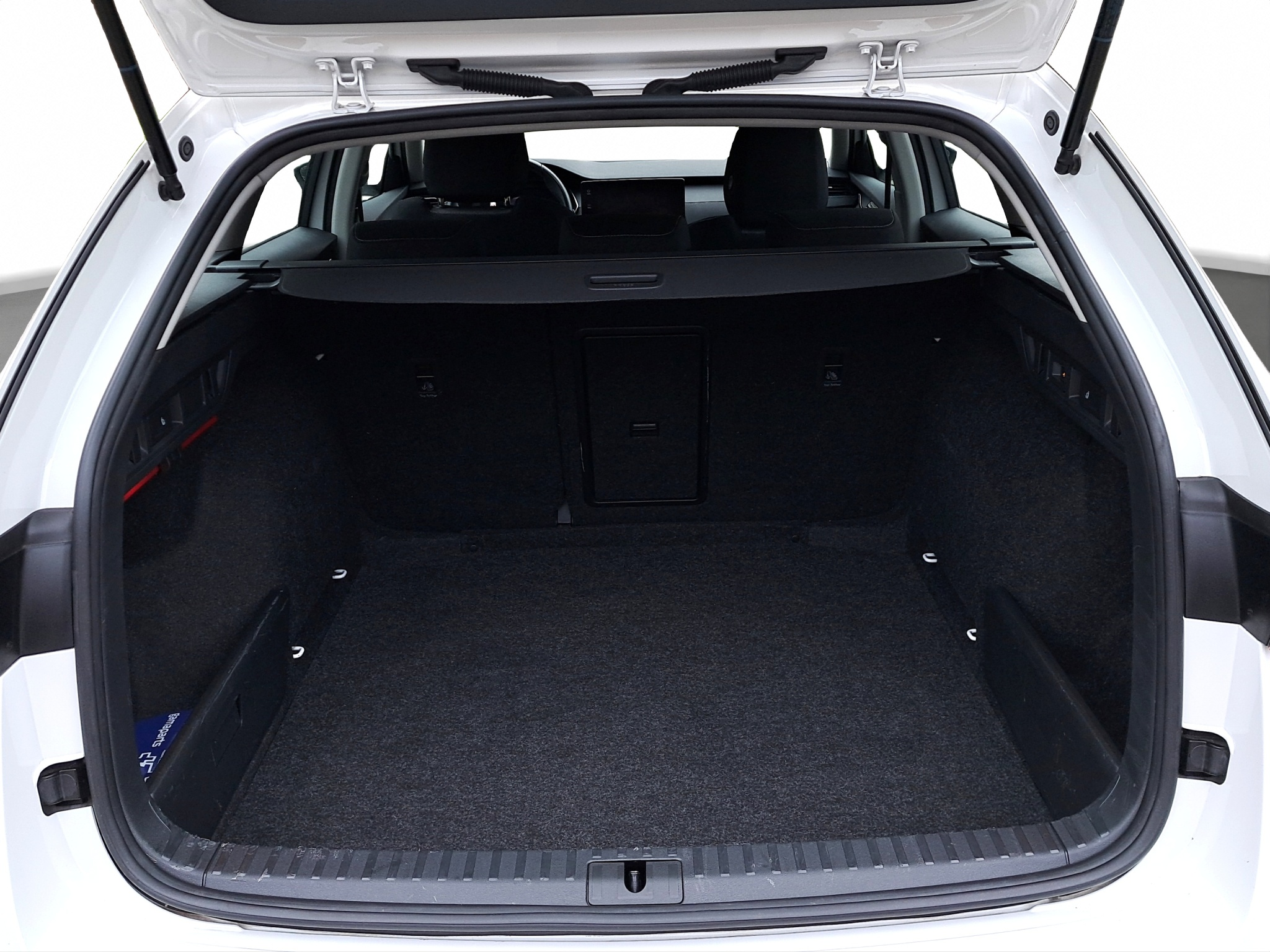 listing desktop thumbnail image 11