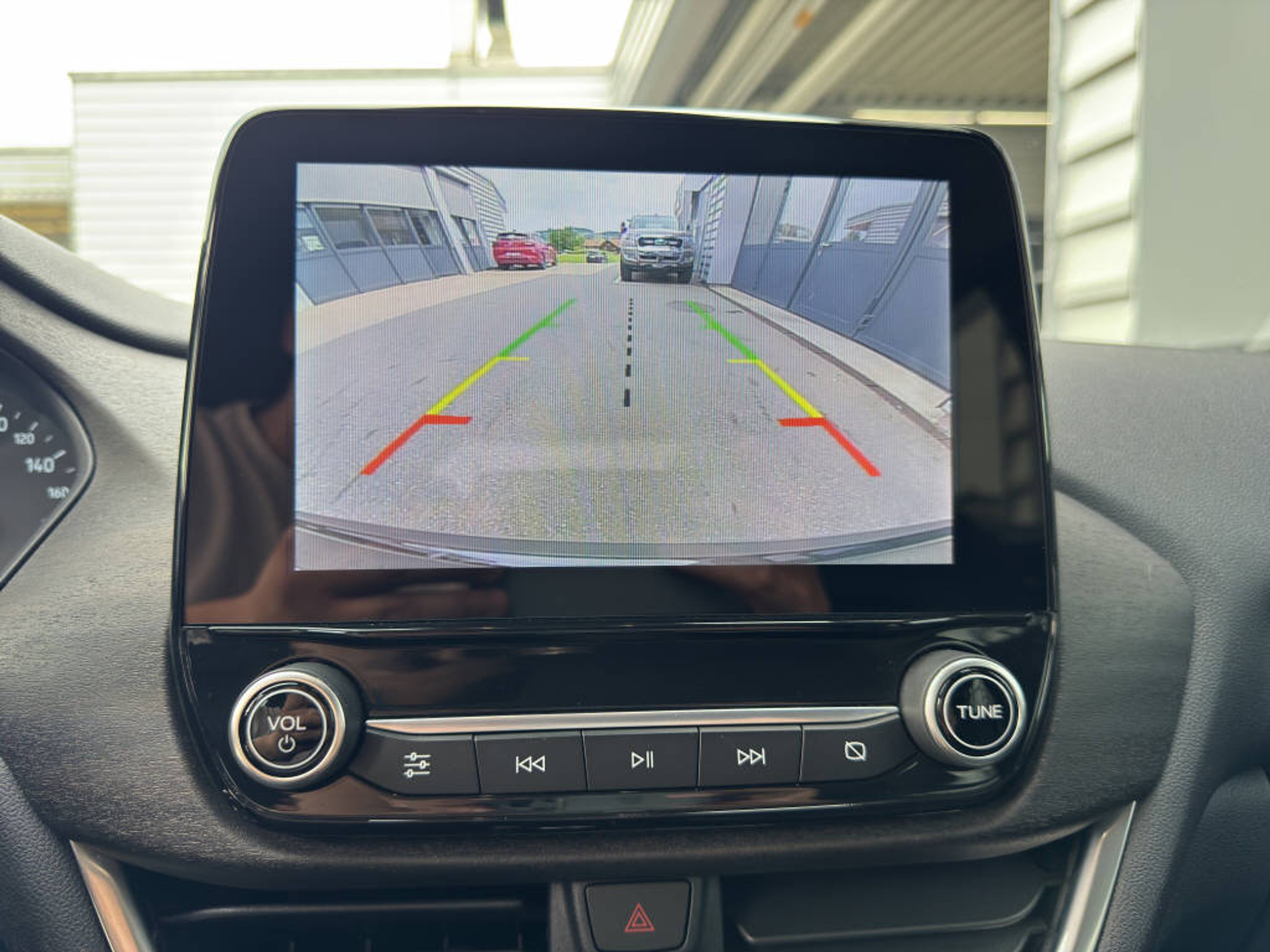 listing desktop thumbnail image 9