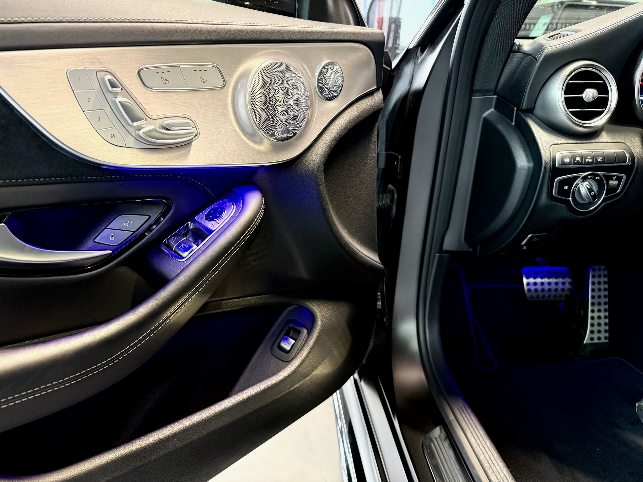 listing desktop thumbnail image 10