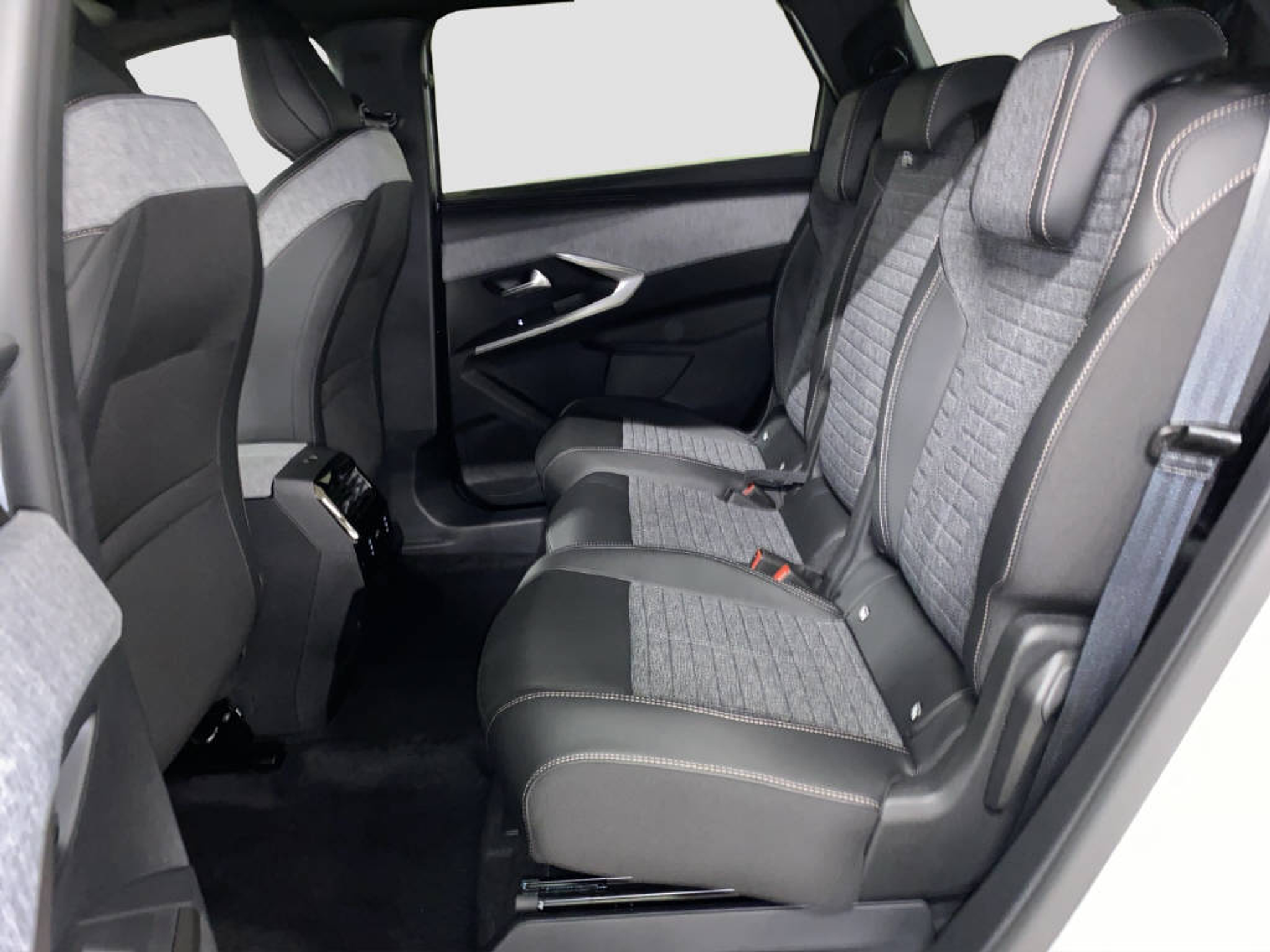 listing desktop thumbnail image 12