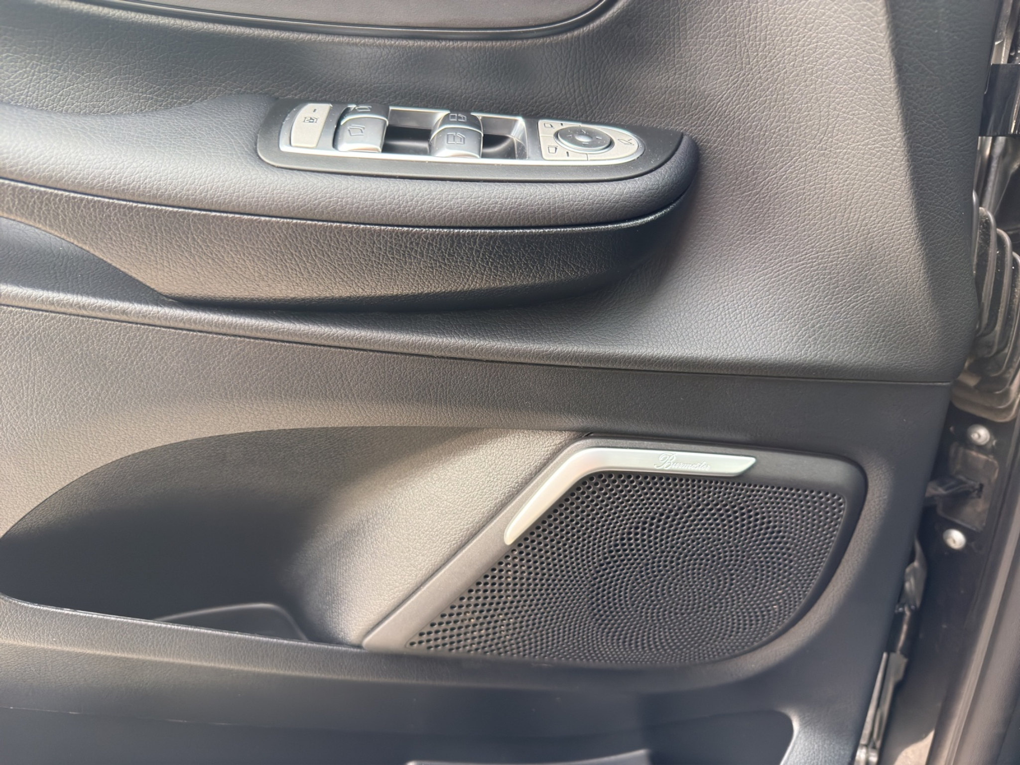 listing desktop thumbnail image 13