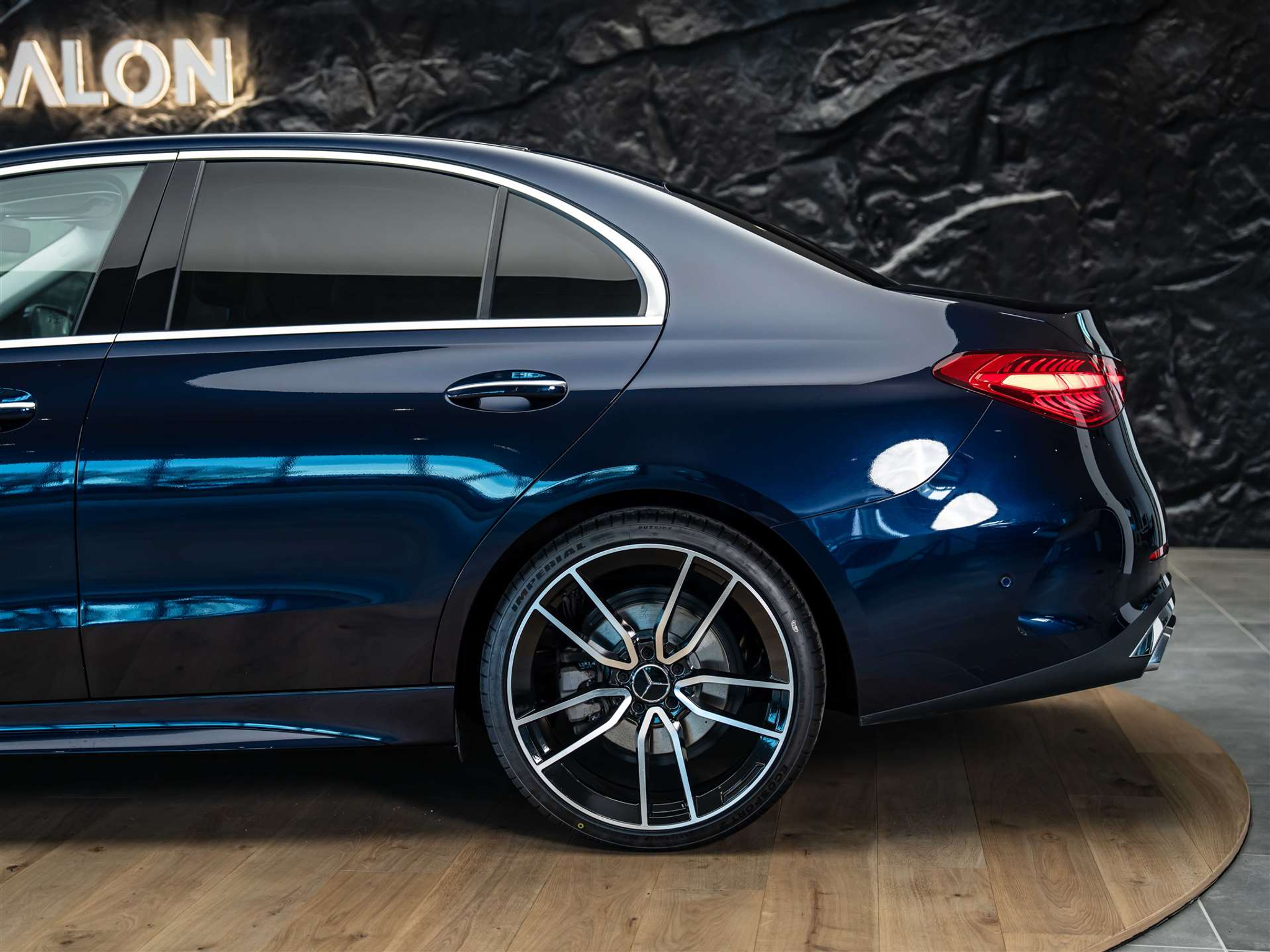 listing desktop thumbnail image 17