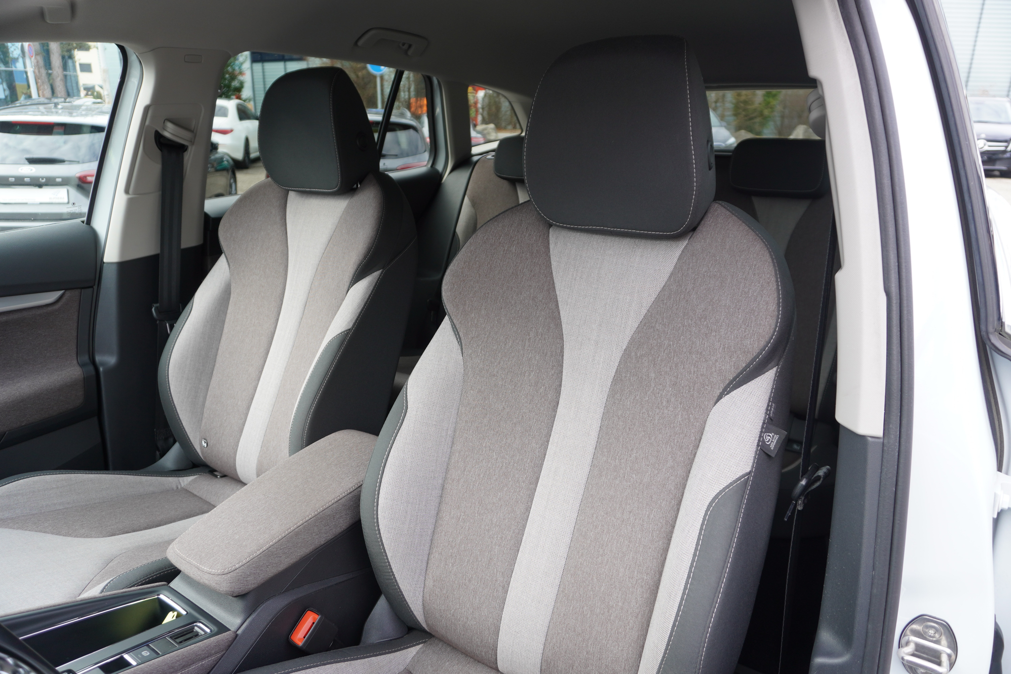 listing desktop thumbnail image 14