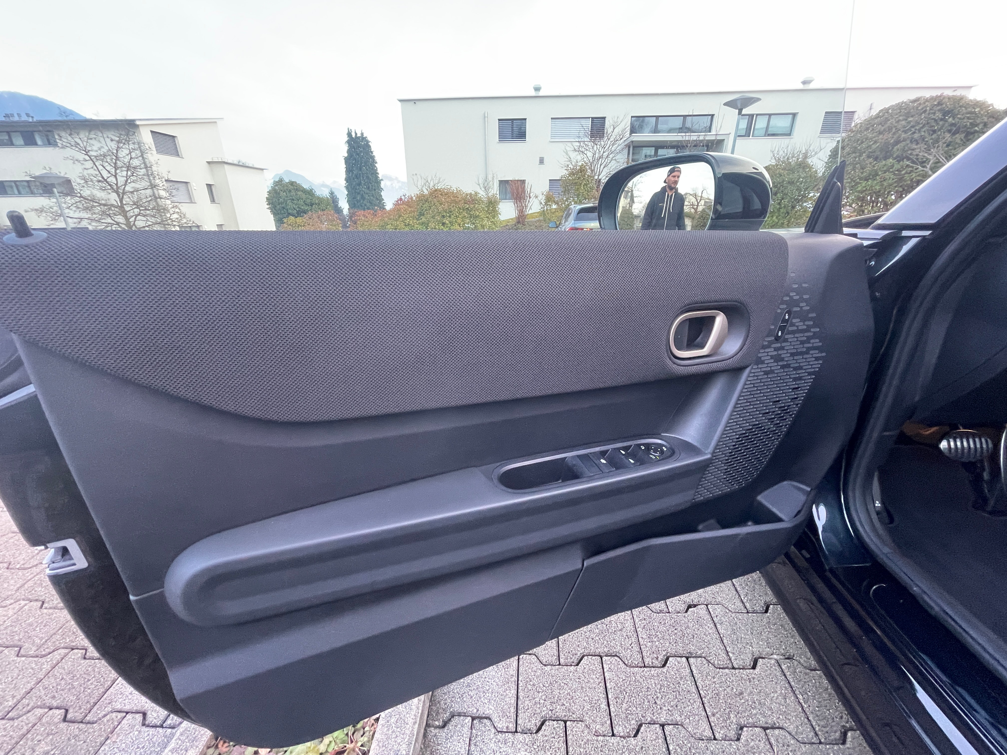 listing desktop thumbnail image 6