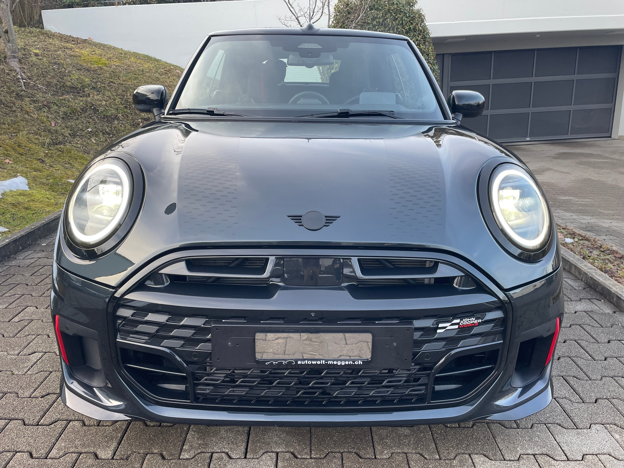 listing desktop thumbnail image 14