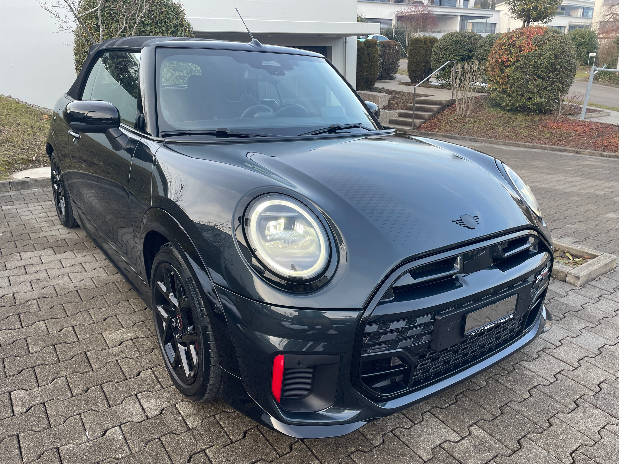 listing desktop thumbnail image 13