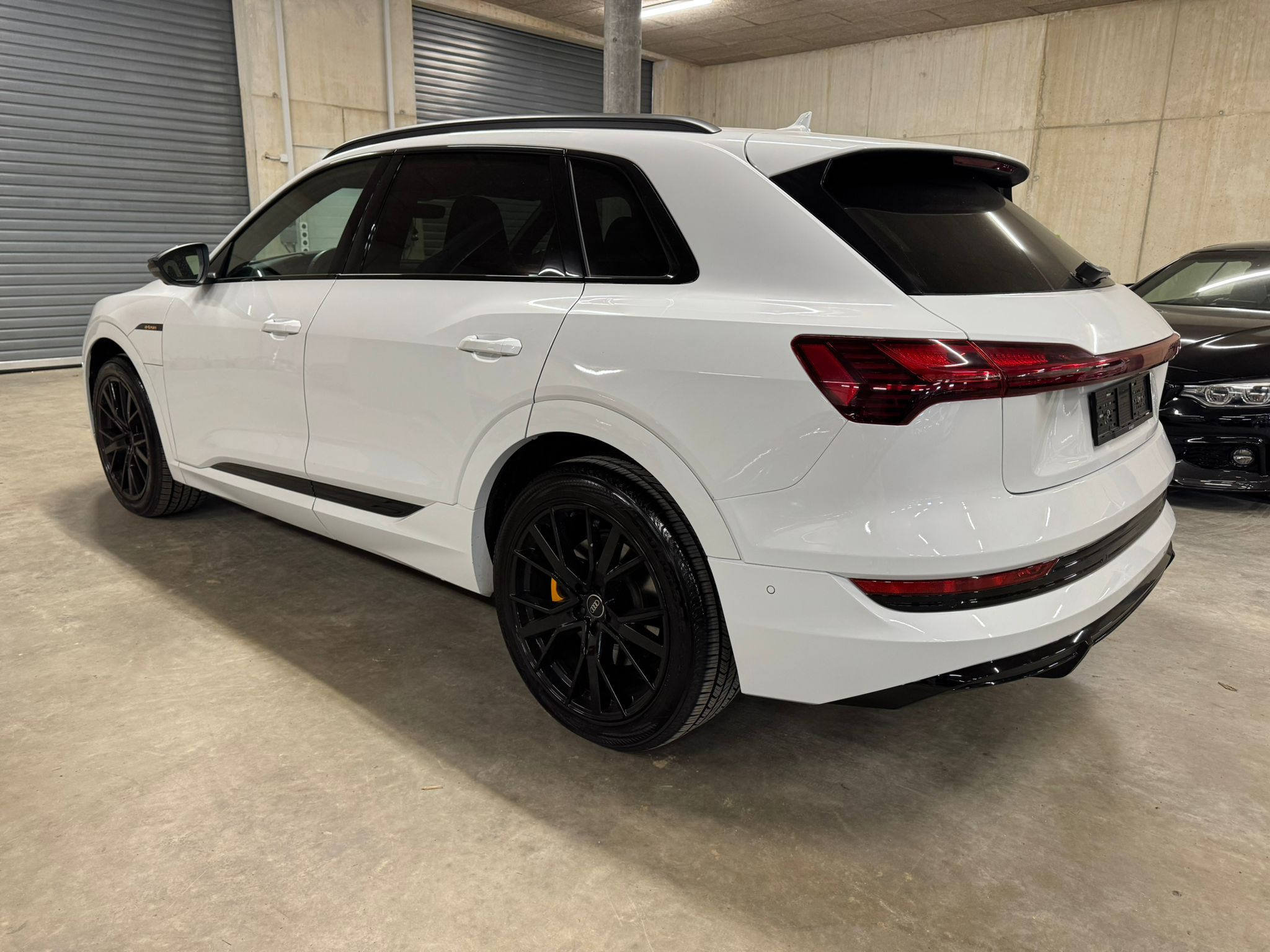 listing desktop thumbnail image 3