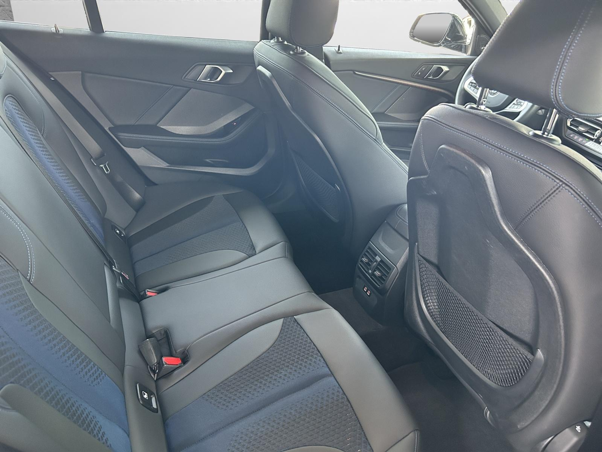 listing desktop thumbnail image 11