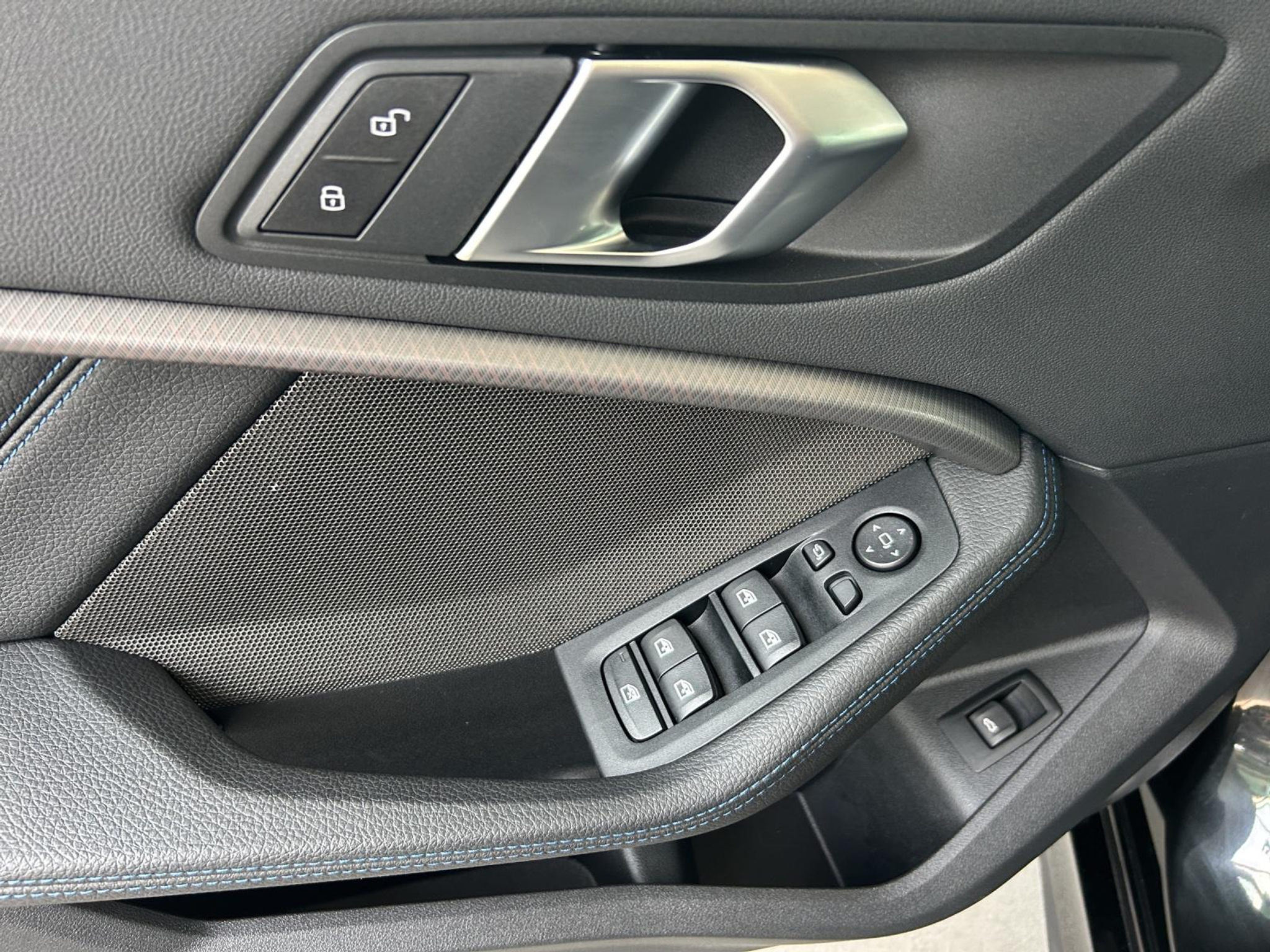 listing desktop thumbnail image 14