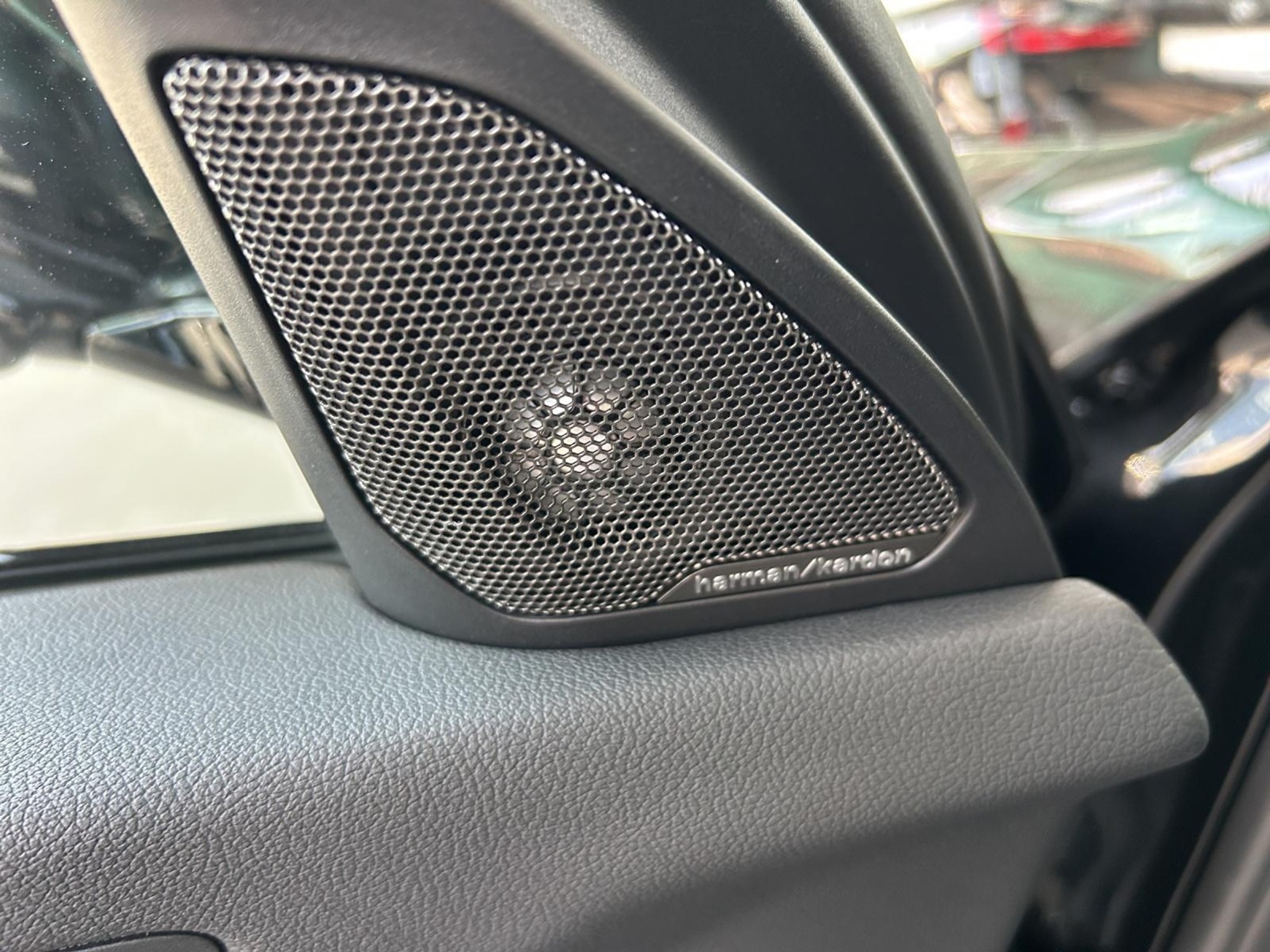 listing desktop thumbnail image 13