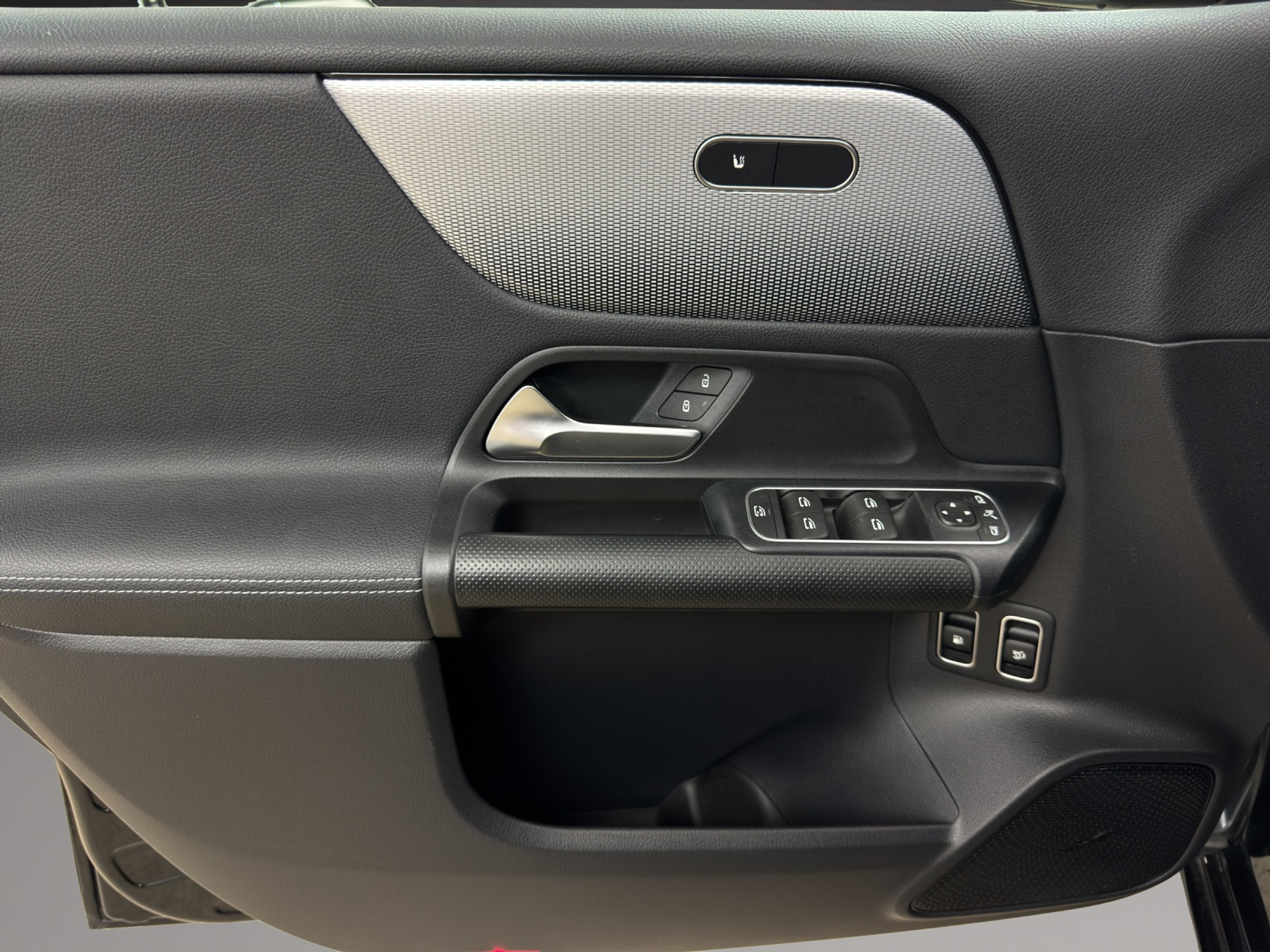 listing desktop thumbnail image 12