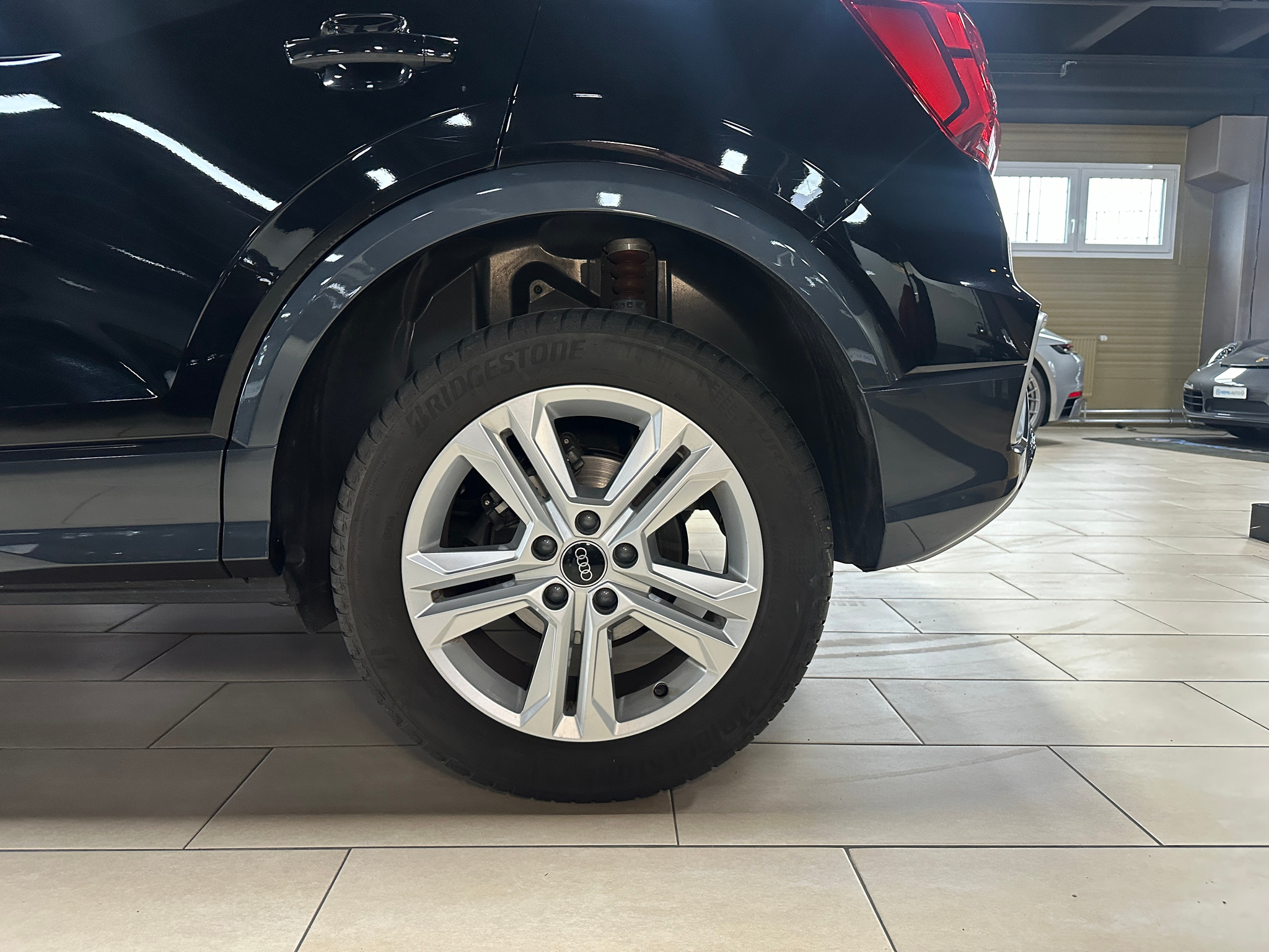 listing desktop thumbnail image 12