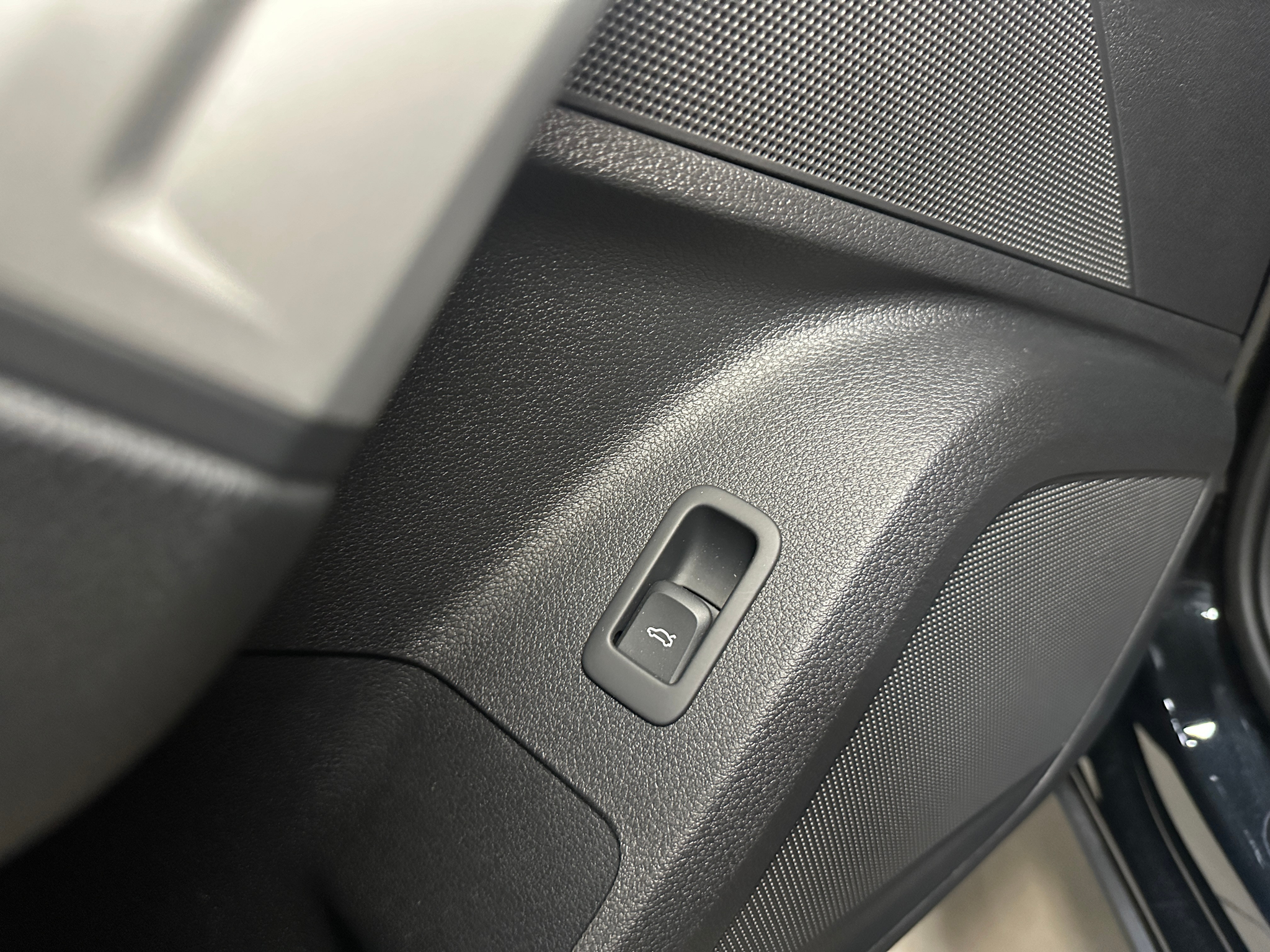 listing desktop thumbnail image 25