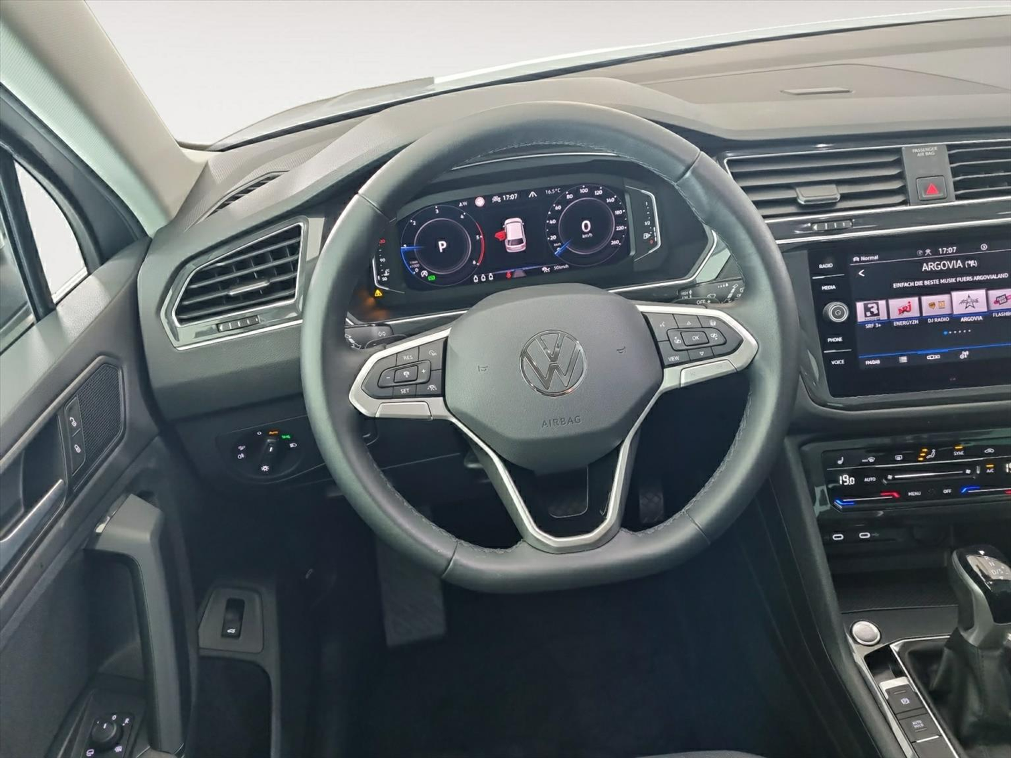 listing desktop thumbnail image 6