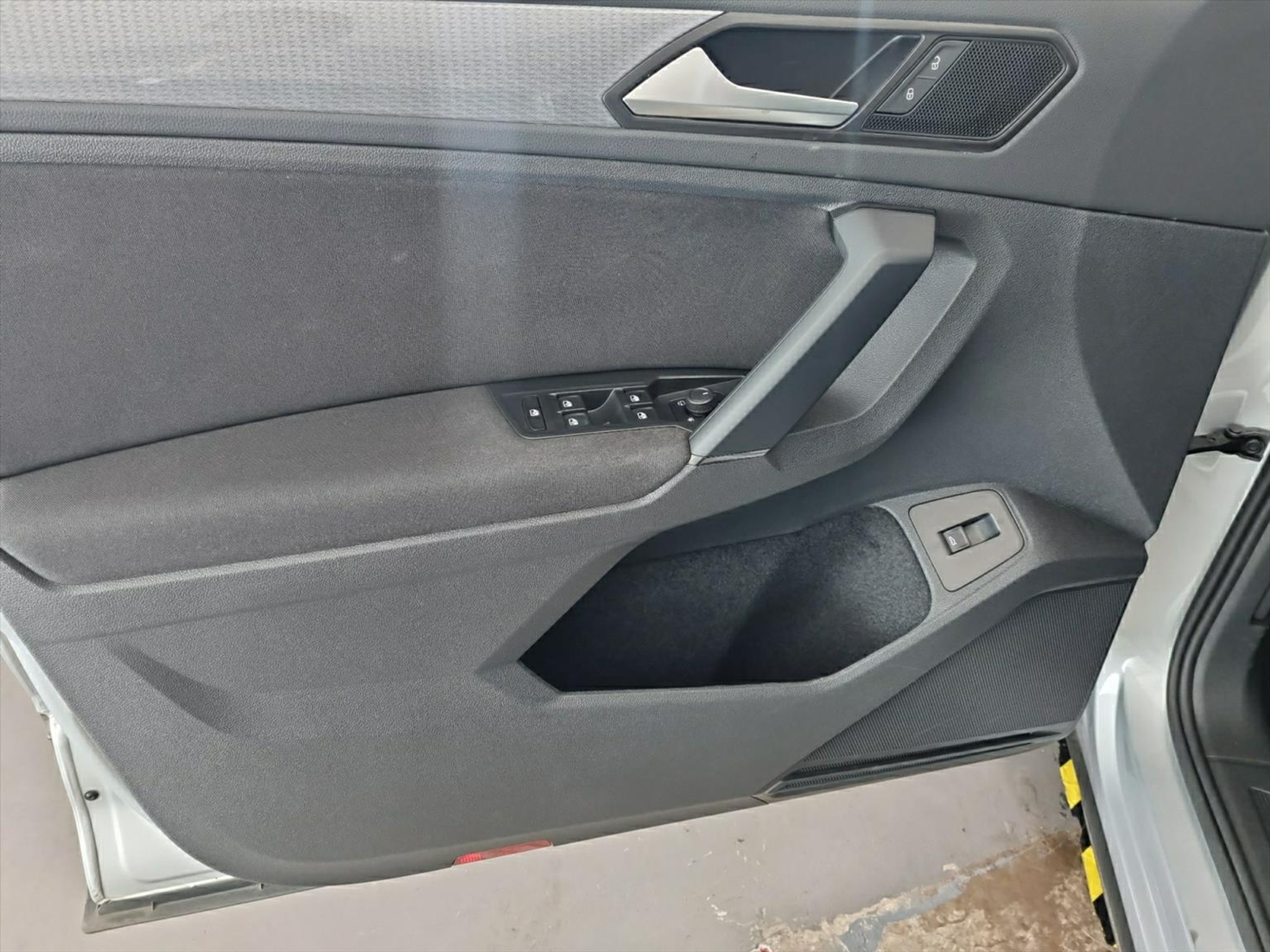 listing desktop thumbnail image 9