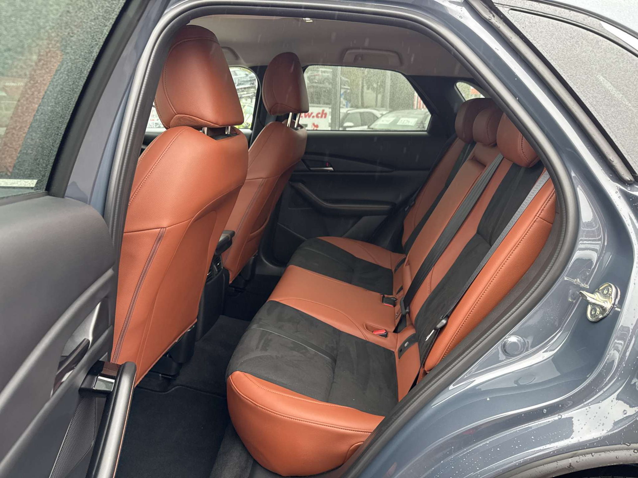 listing desktop thumbnail image 6