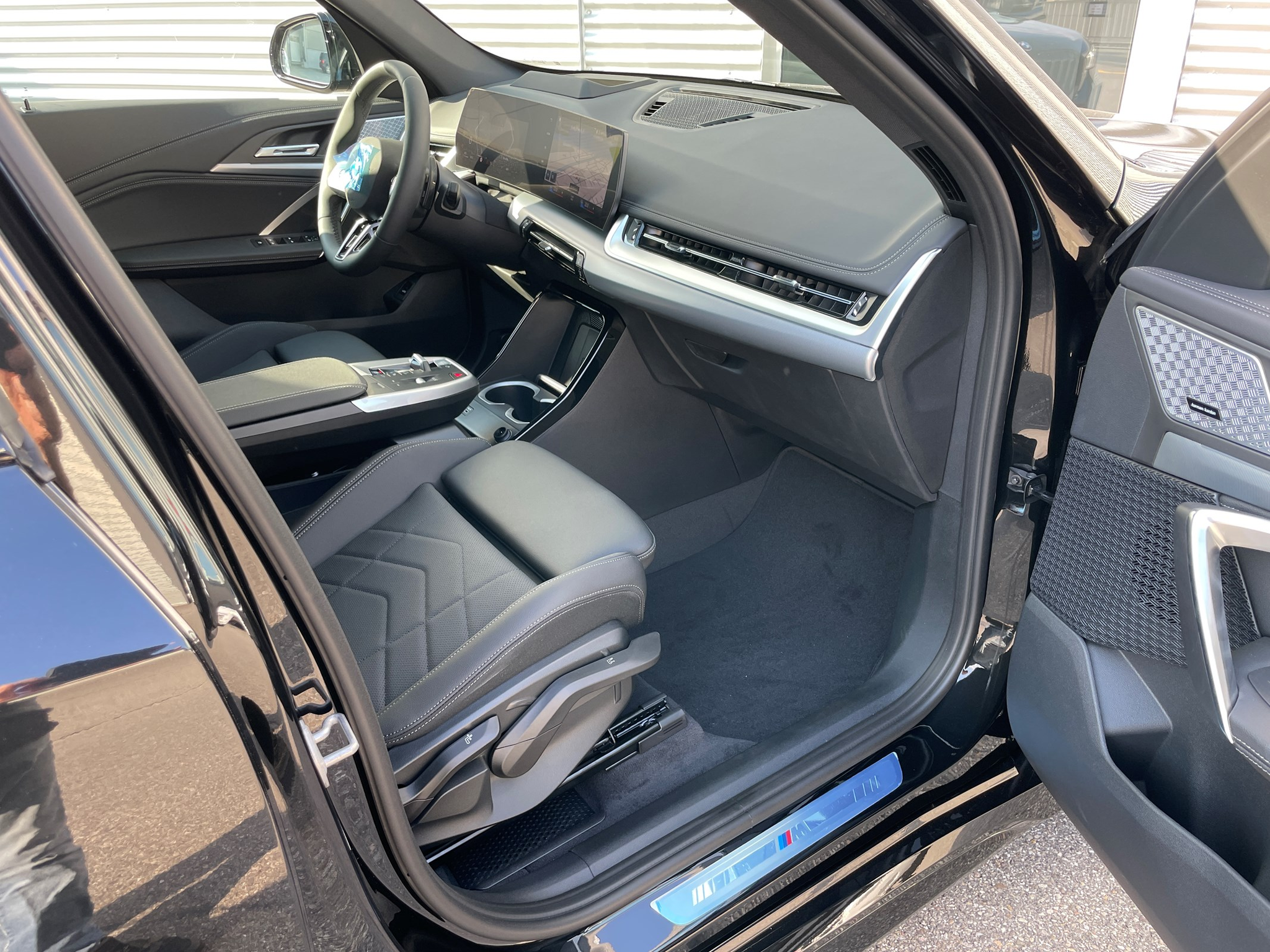 listing desktop thumbnail image 2