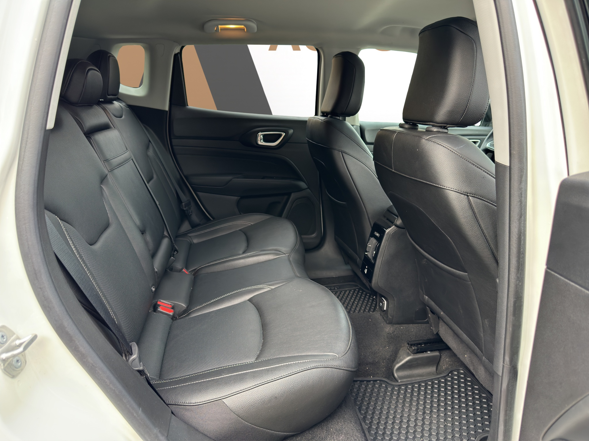 listing desktop thumbnail image 12