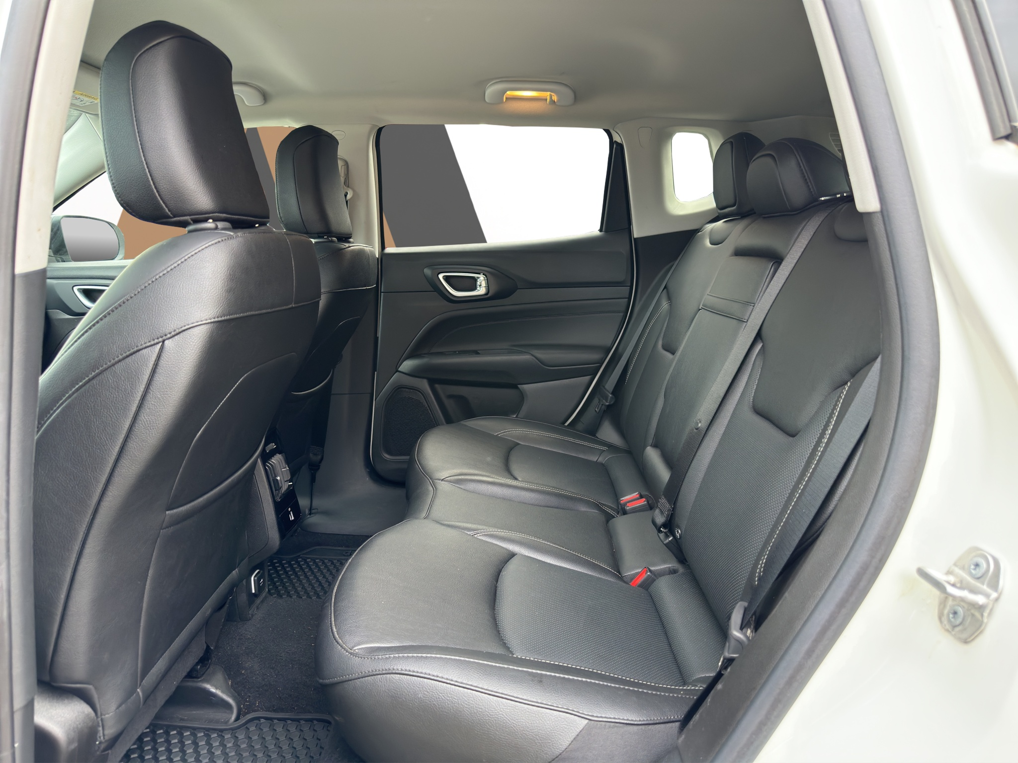 listing desktop thumbnail image 11