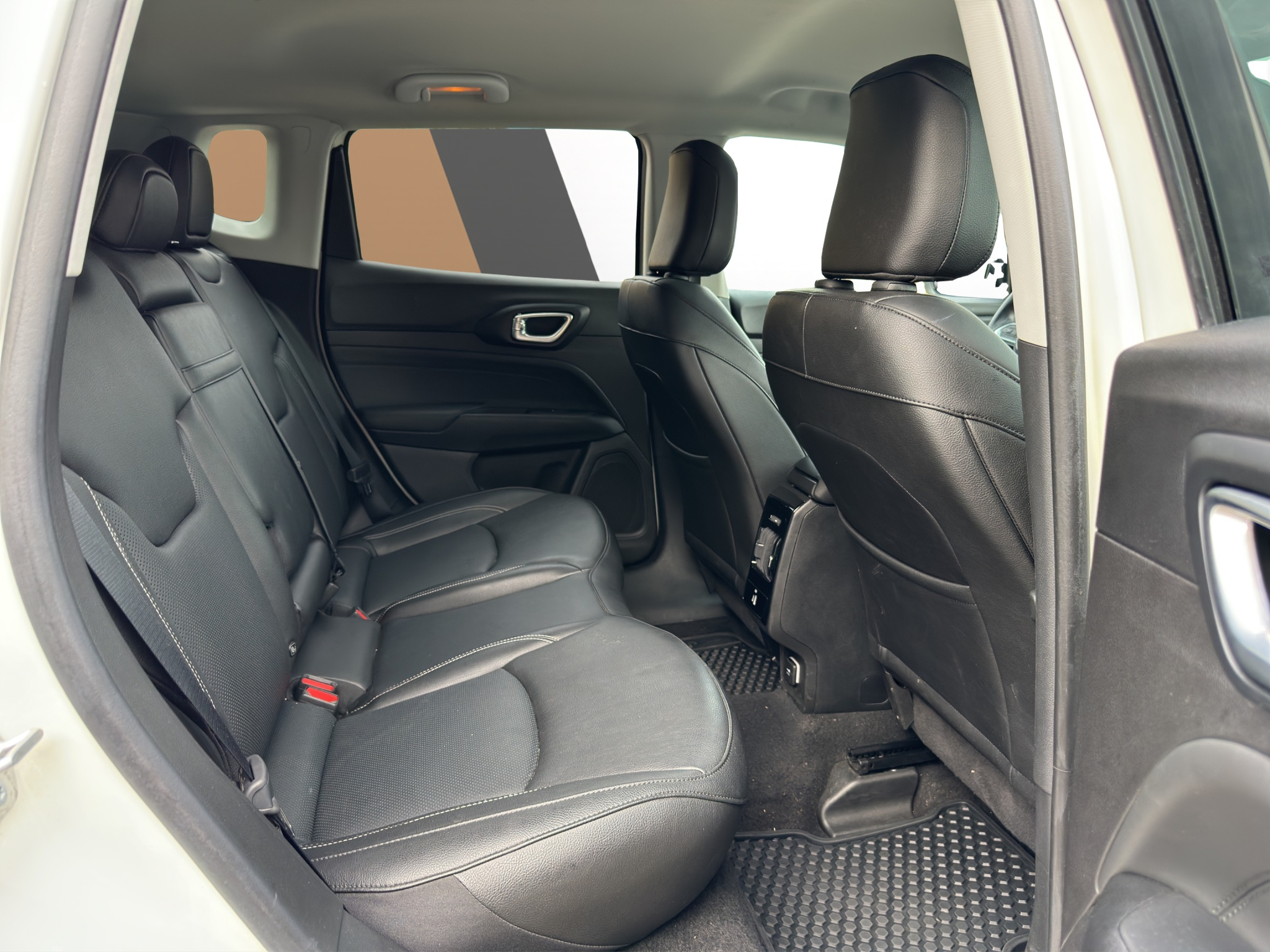 listing desktop thumbnail image 13