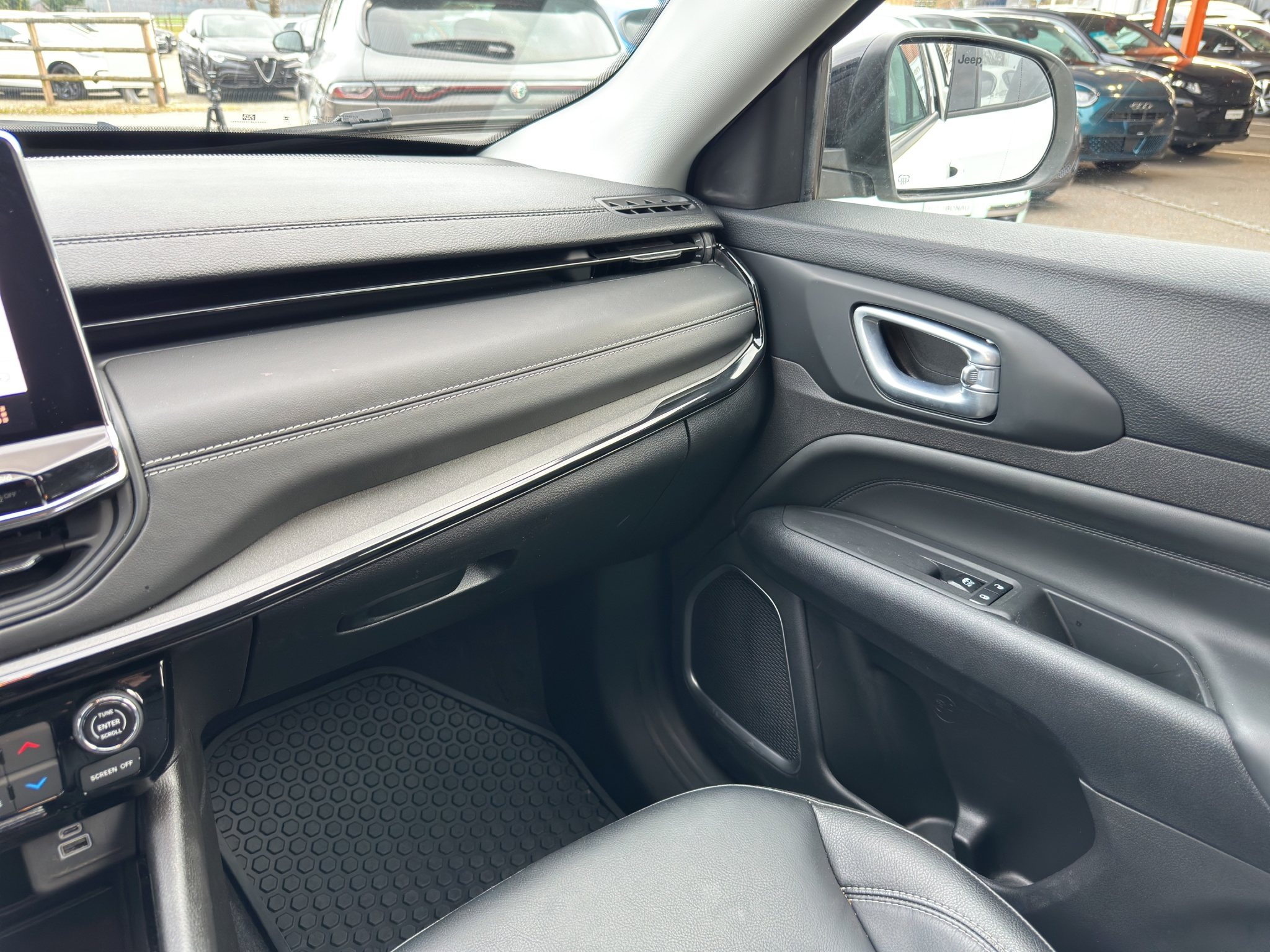 listing desktop thumbnail image 23