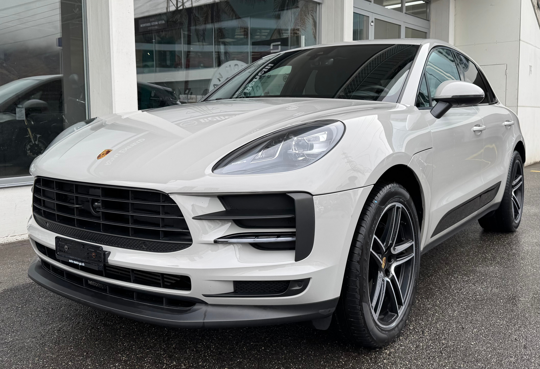 listing desktop thumbnail image 5