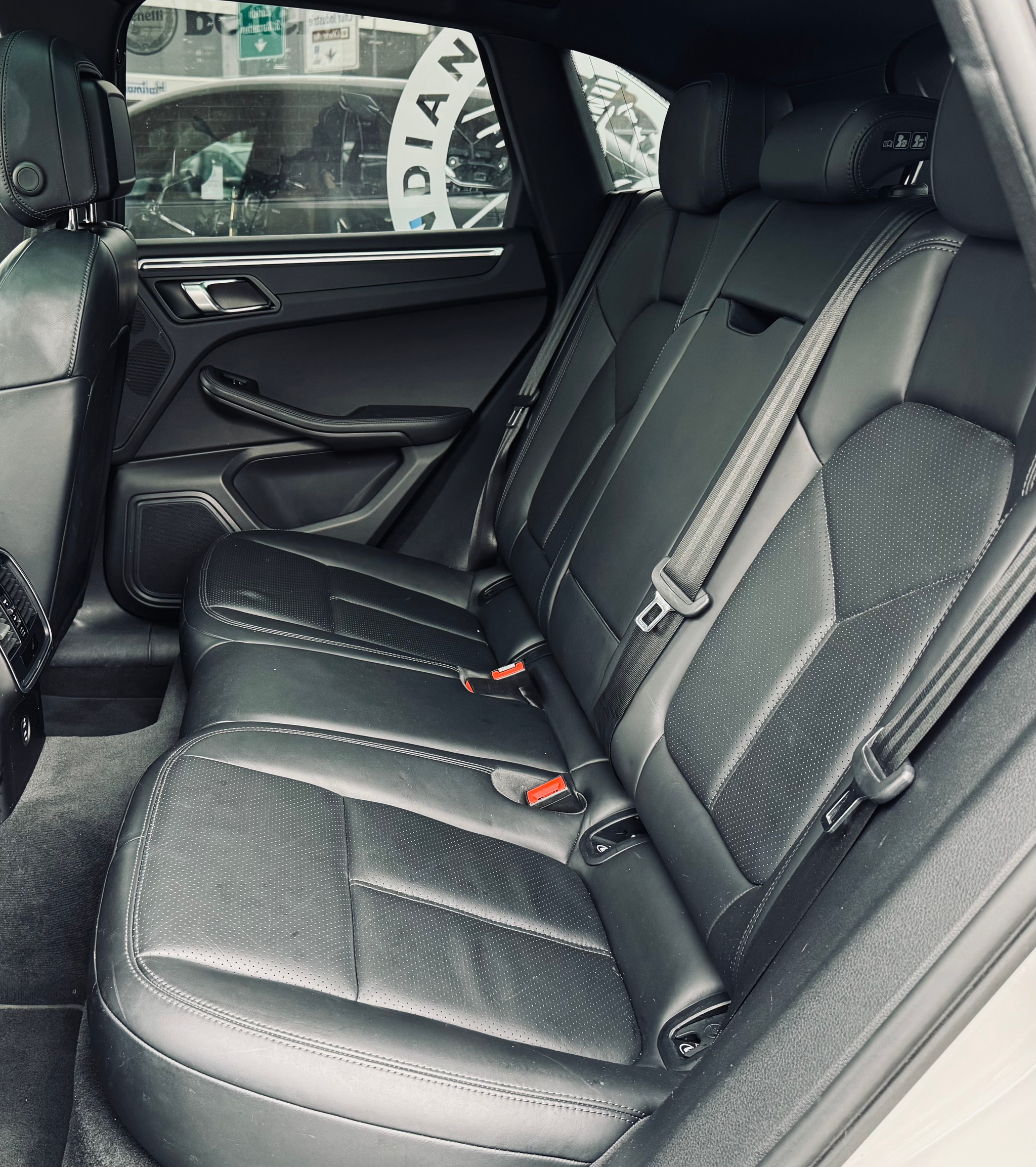 listing desktop thumbnail image 9