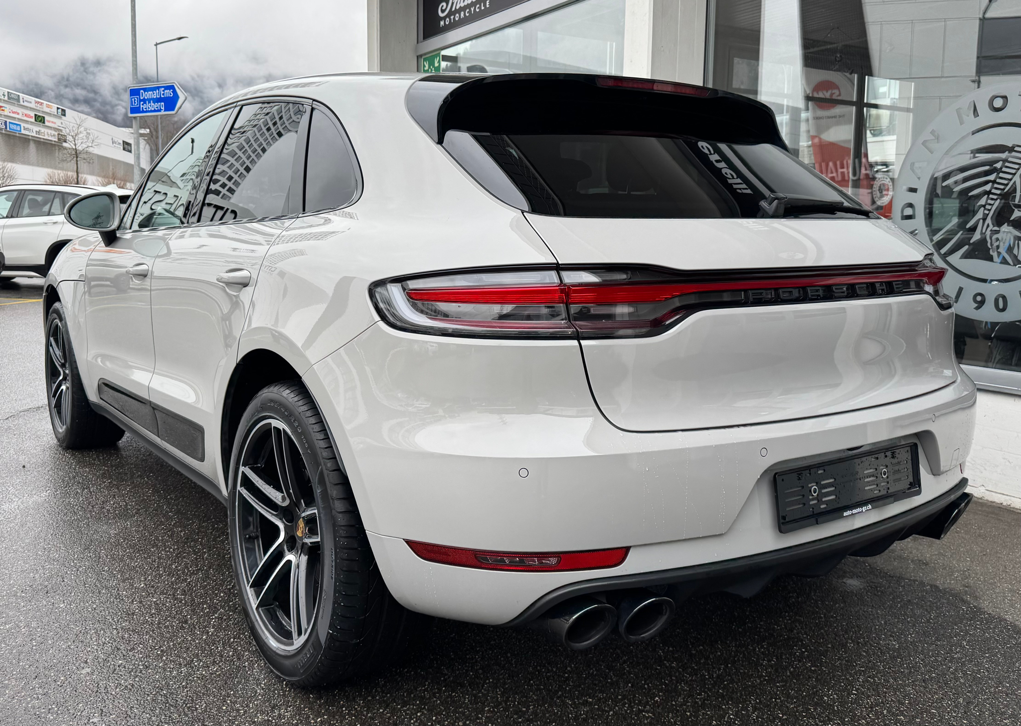 listing desktop thumbnail image 3