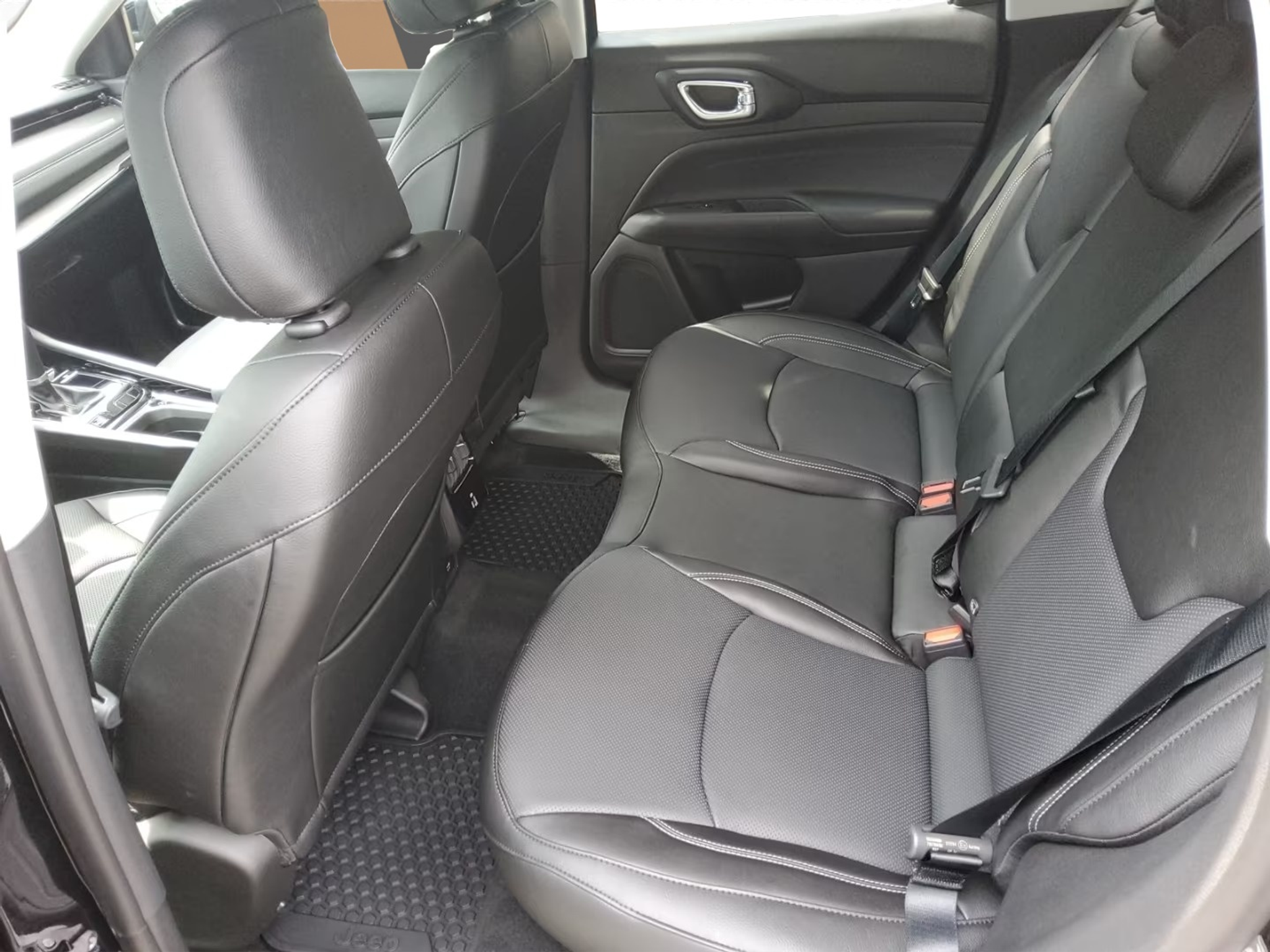 listing desktop thumbnail image 21