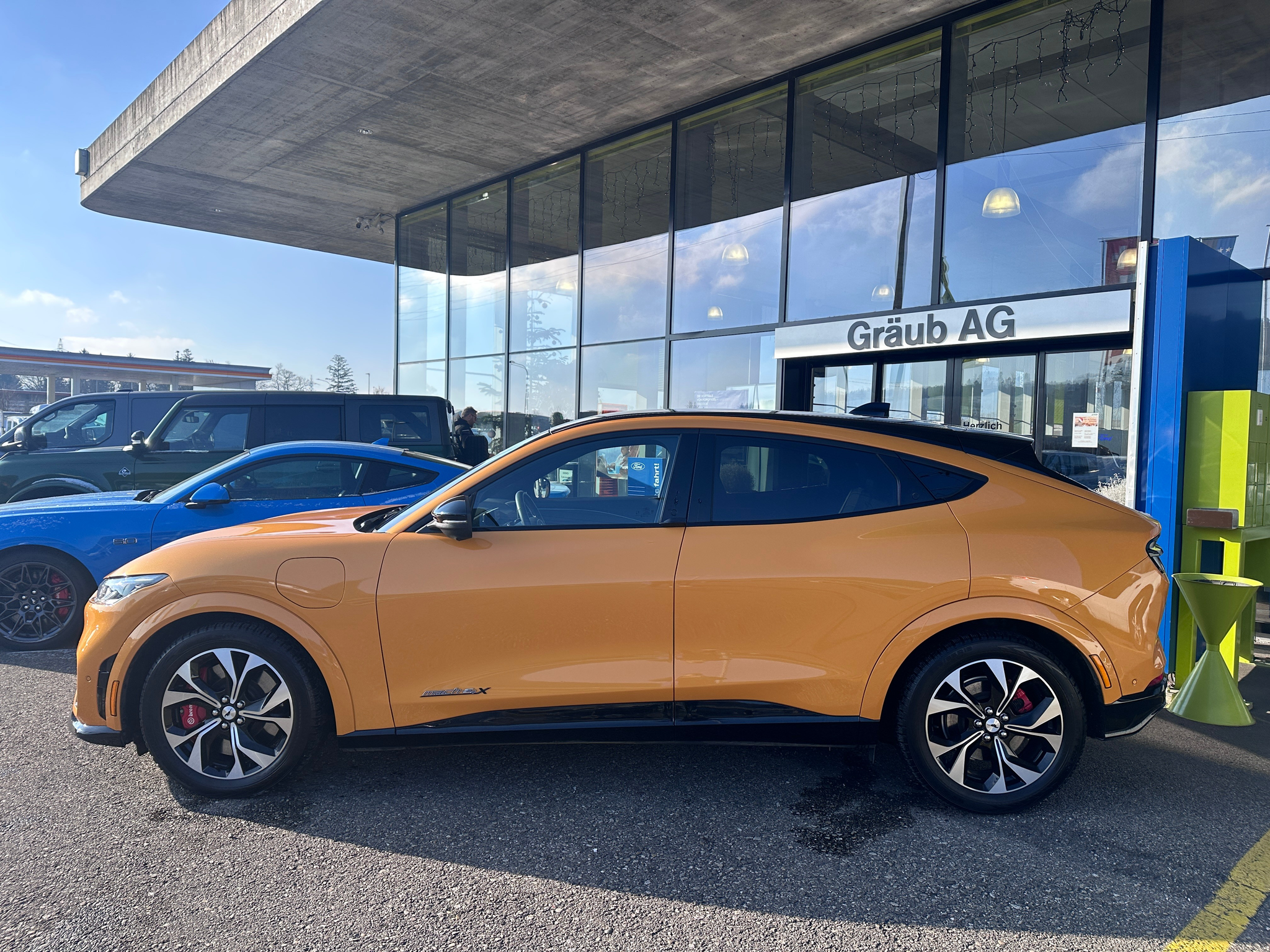 listing desktop thumbnail image 3