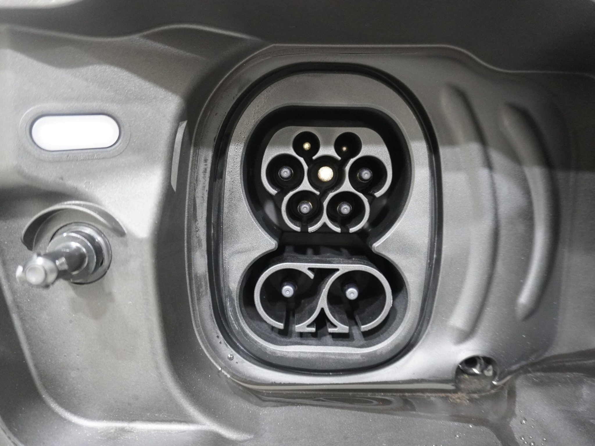 listing desktop thumbnail image 16