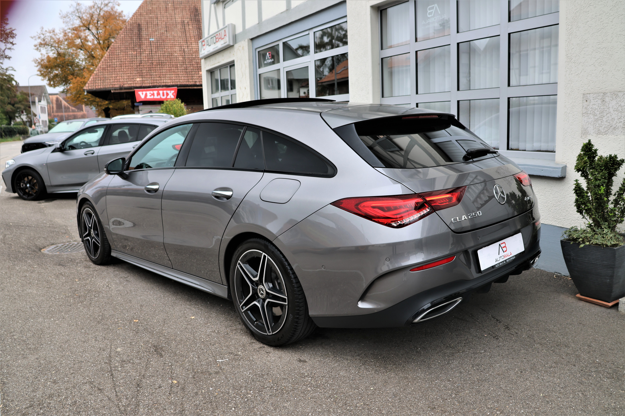 listing desktop thumbnail image 4