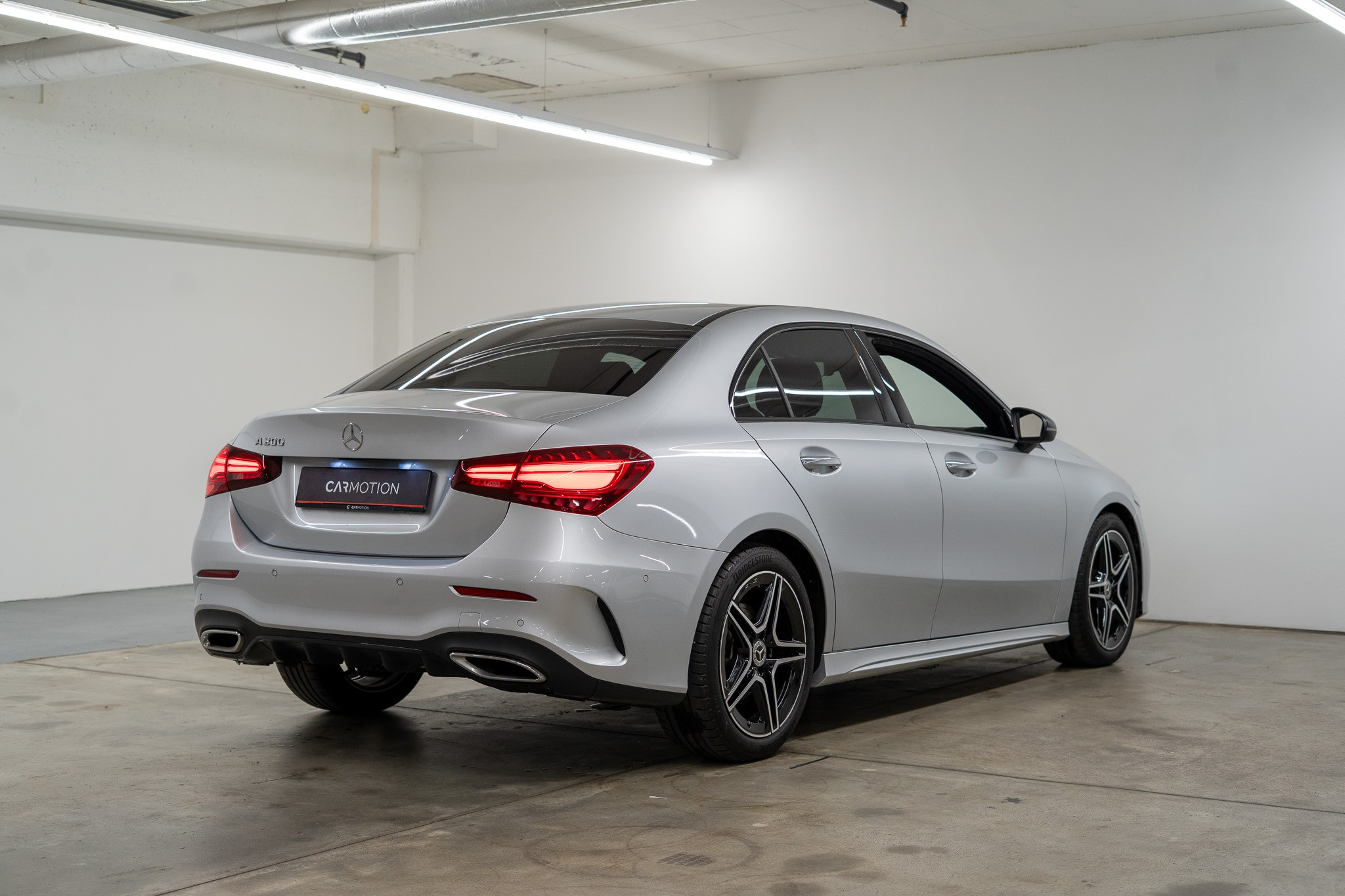 listing desktop thumbnail image 3