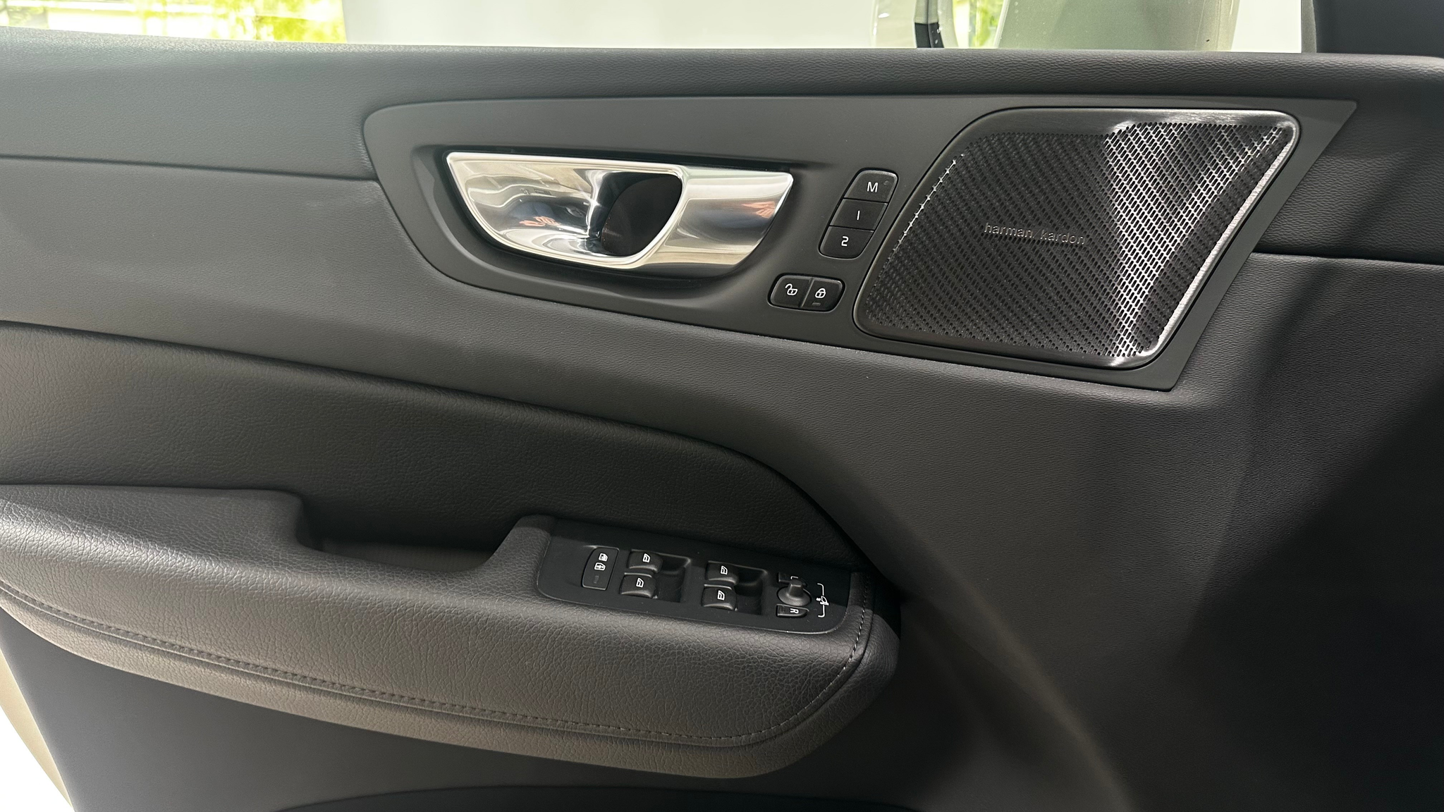 listing desktop thumbnail image 14