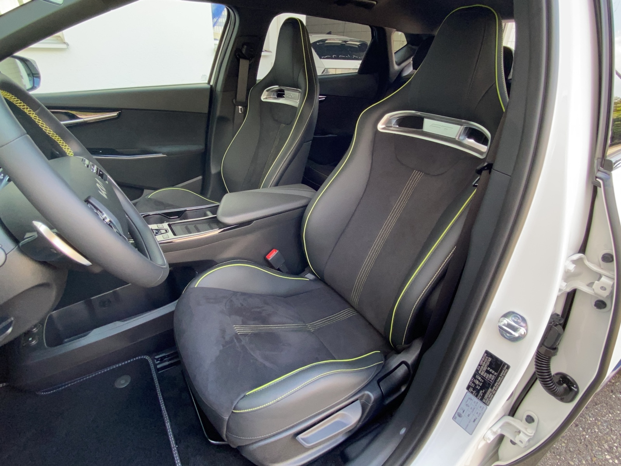 listing desktop thumbnail image 11