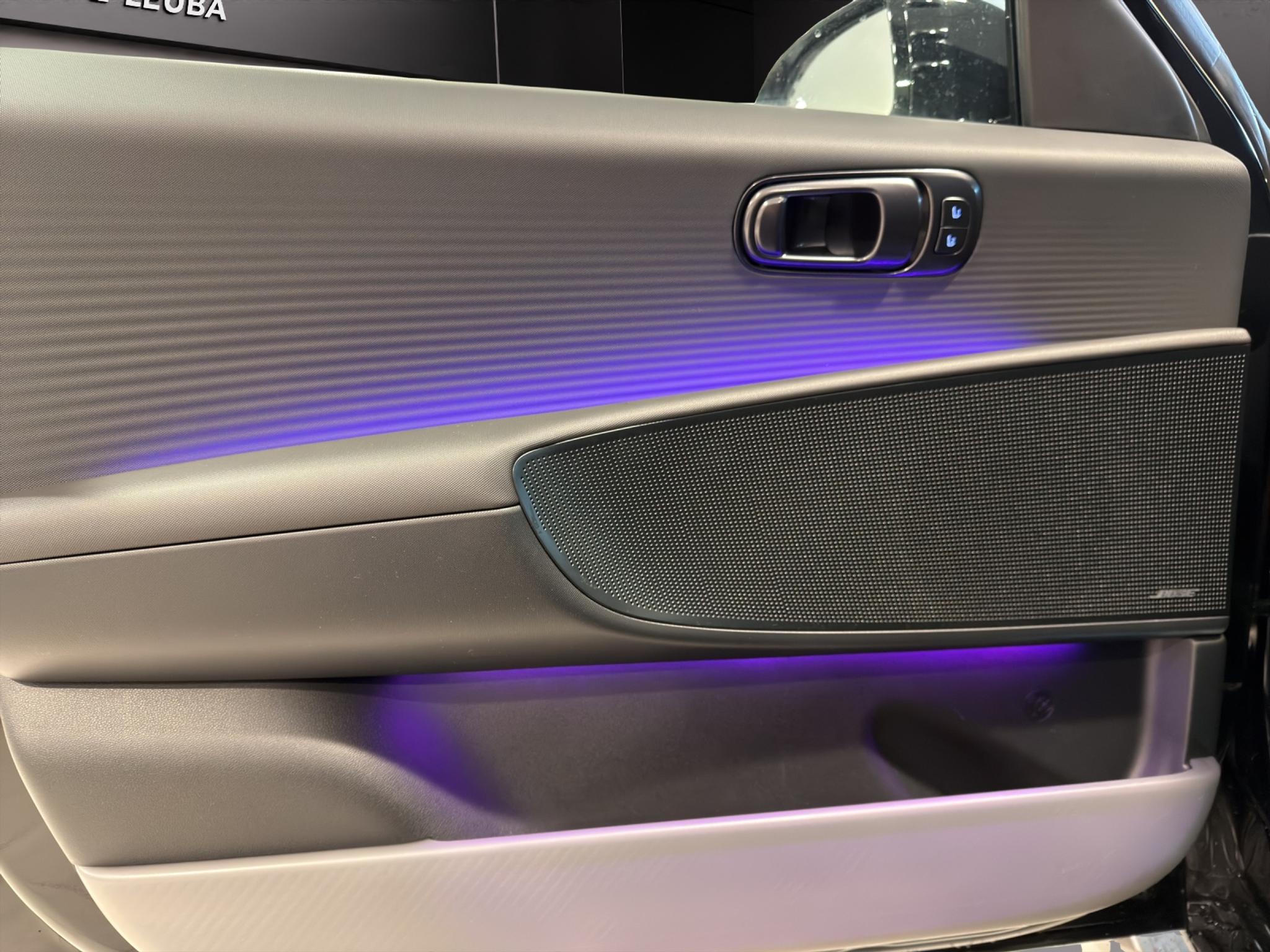 listing desktop thumbnail image 11