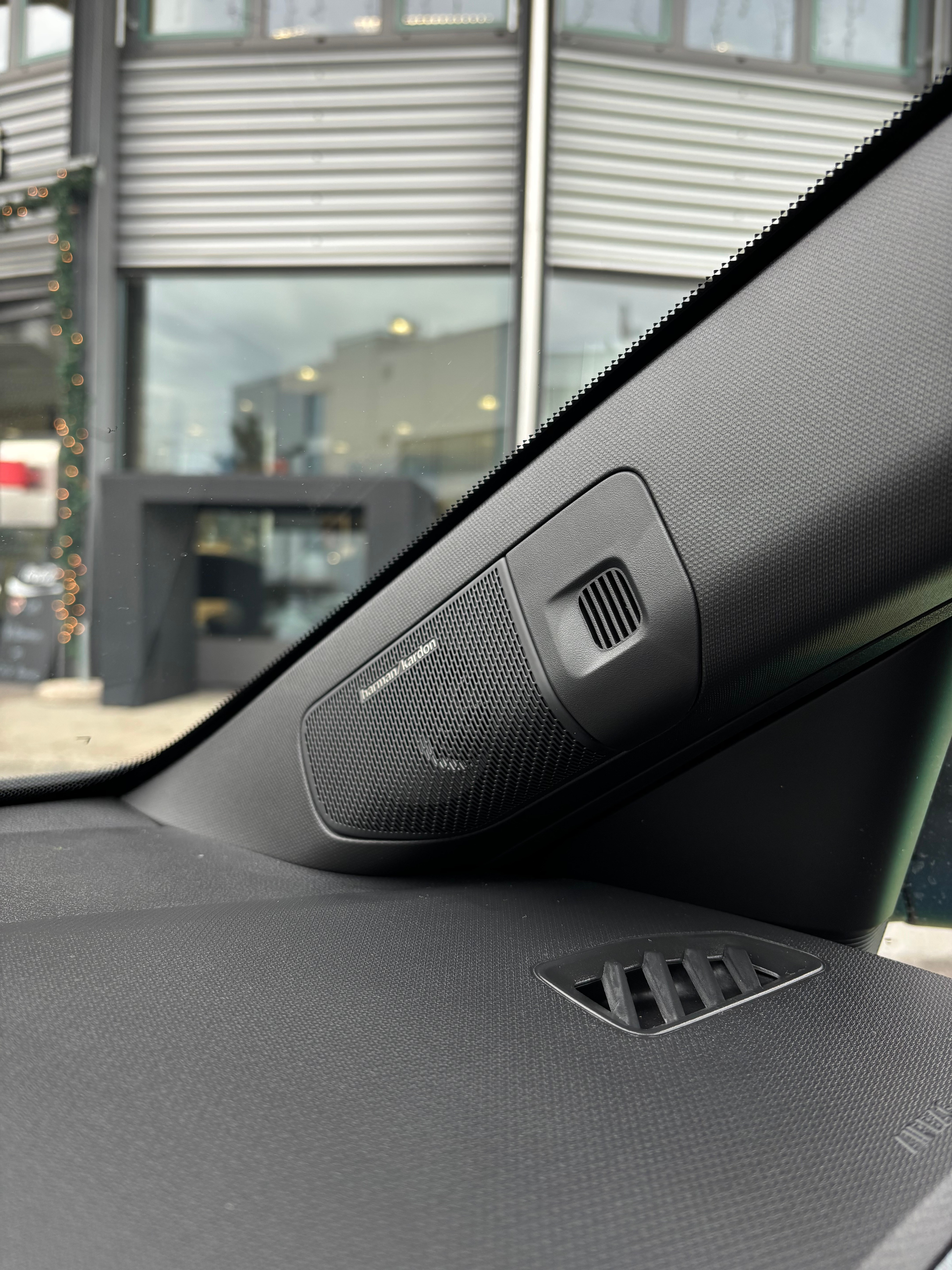 listing desktop thumbnail image 13