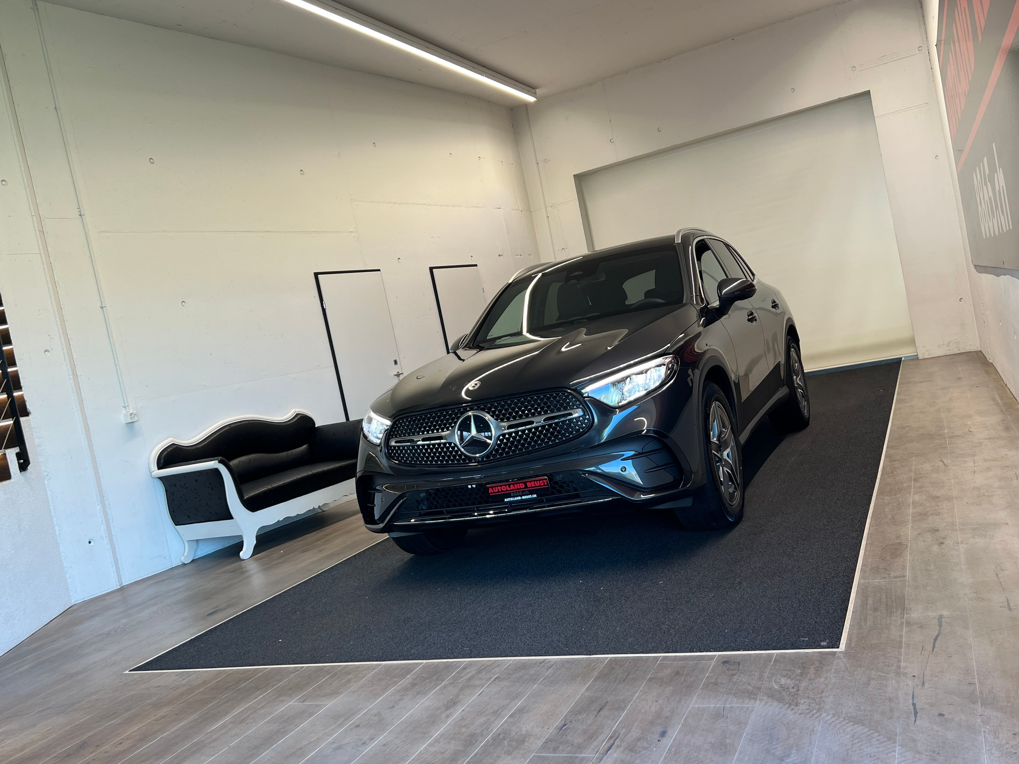 listing desktop thumbnail image 3