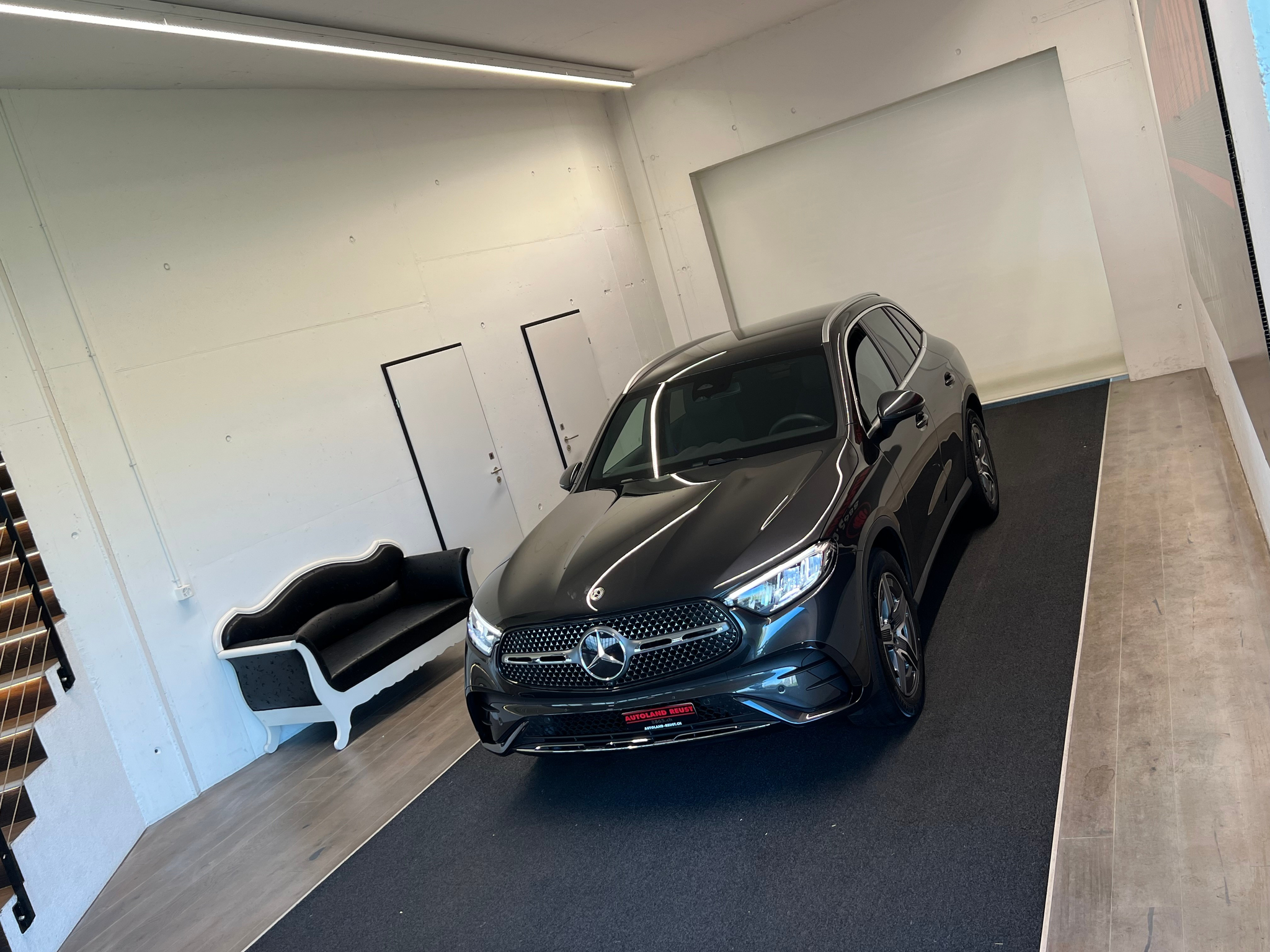 listing desktop thumbnail image 1