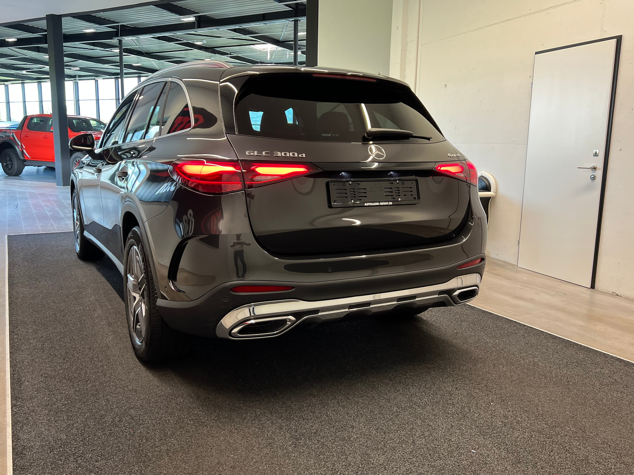 listing desktop thumbnail image 7