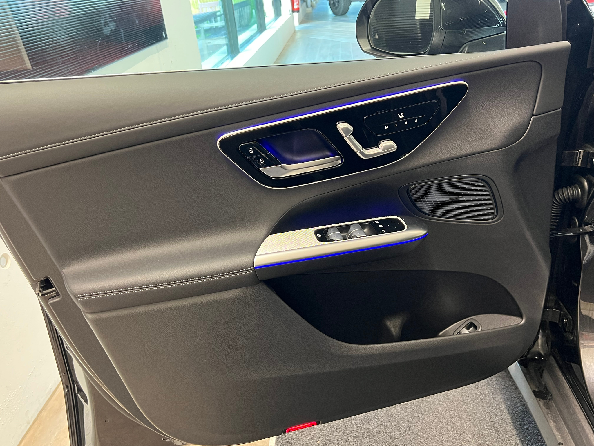 listing desktop thumbnail image 11