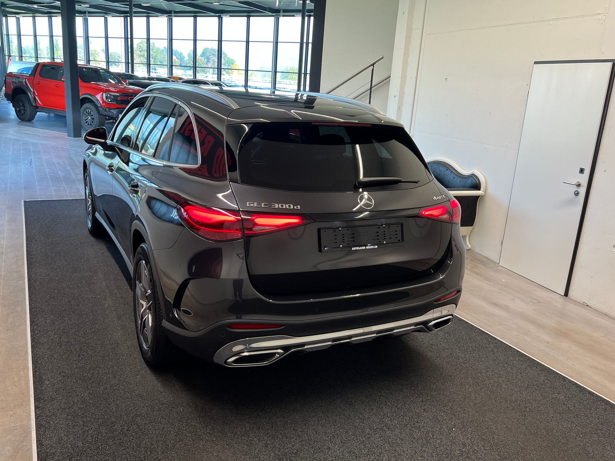 listing desktop thumbnail image 8