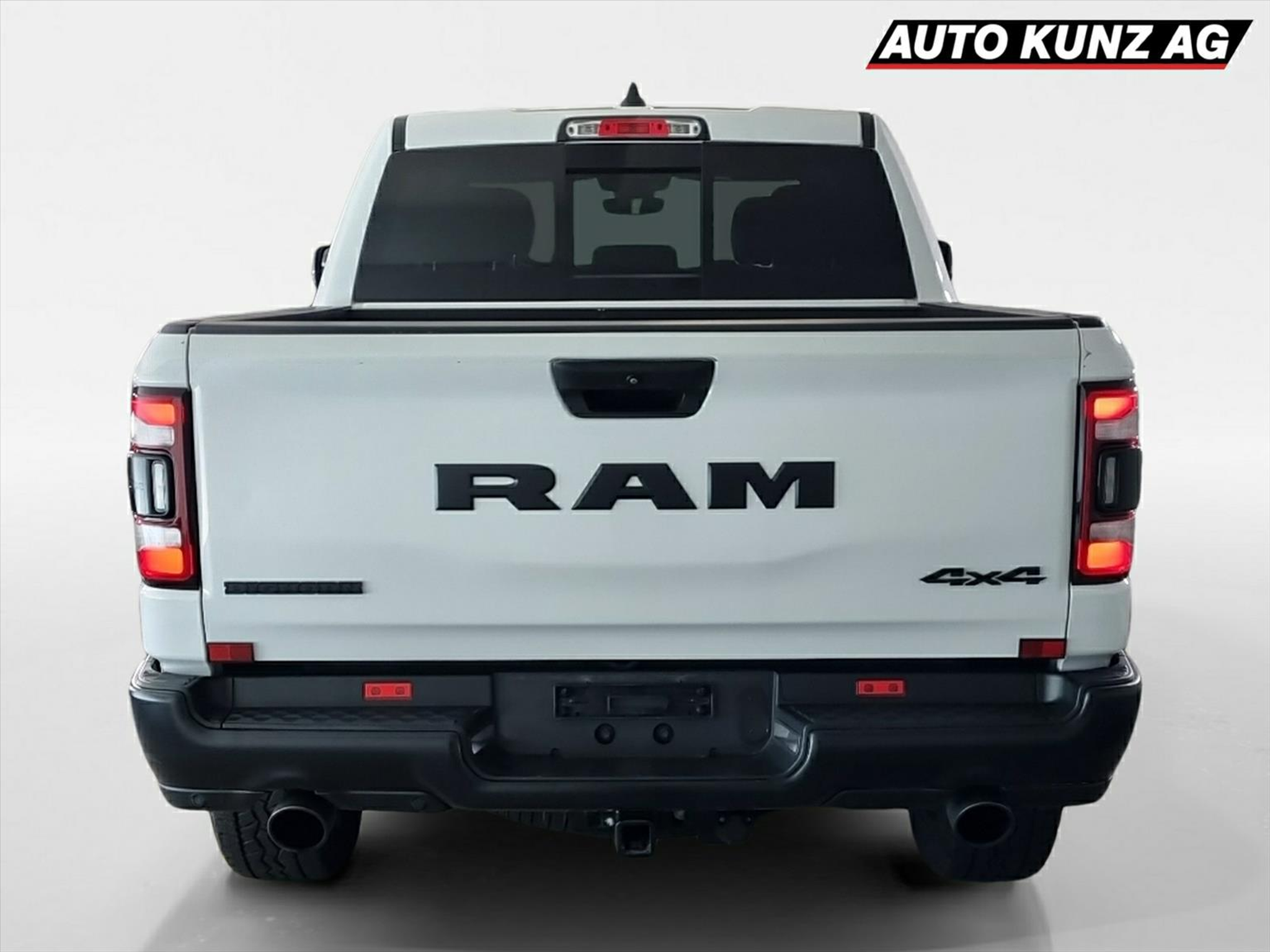 listing desktop thumbnail image 3