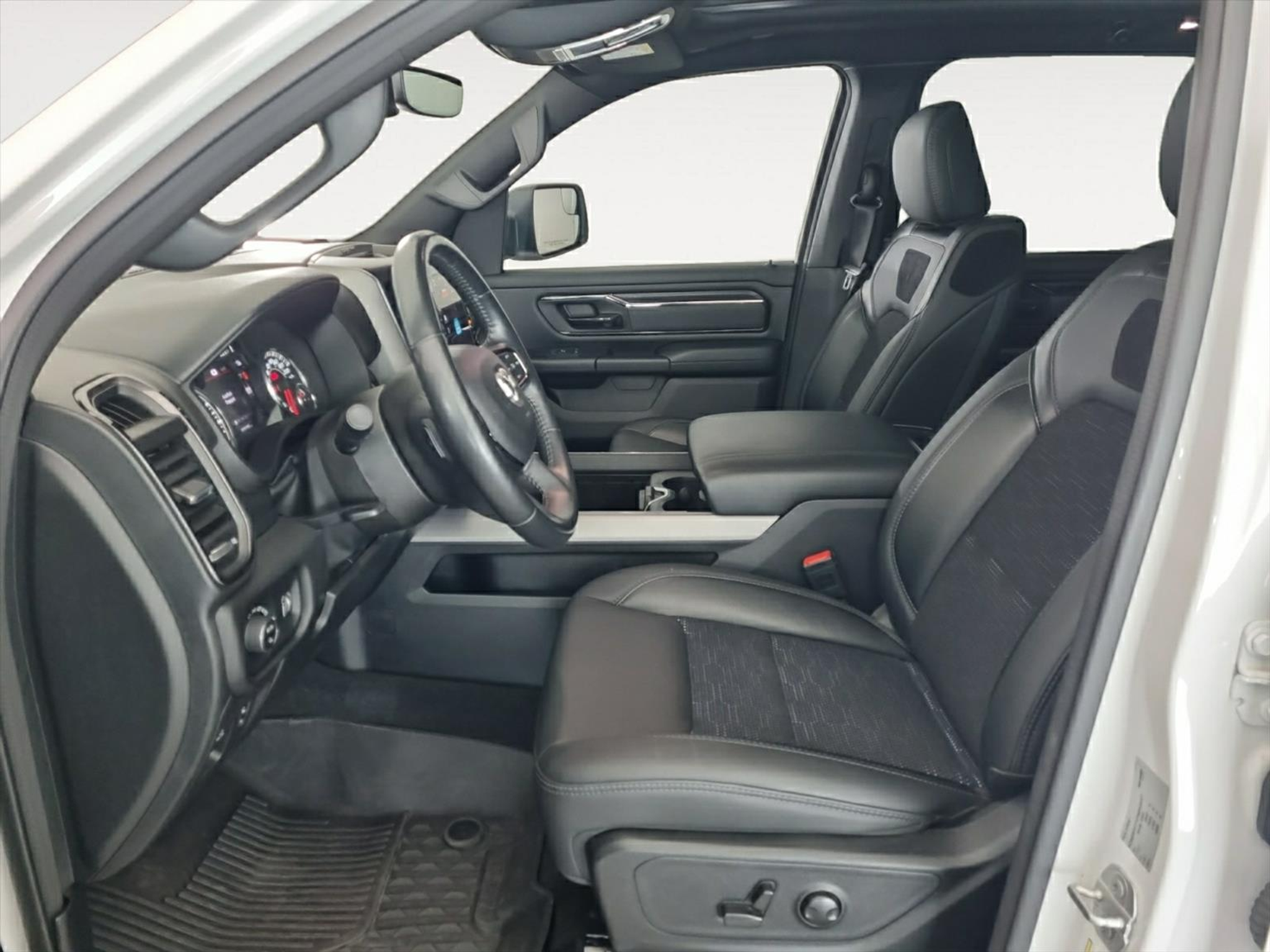 listing desktop thumbnail image 4